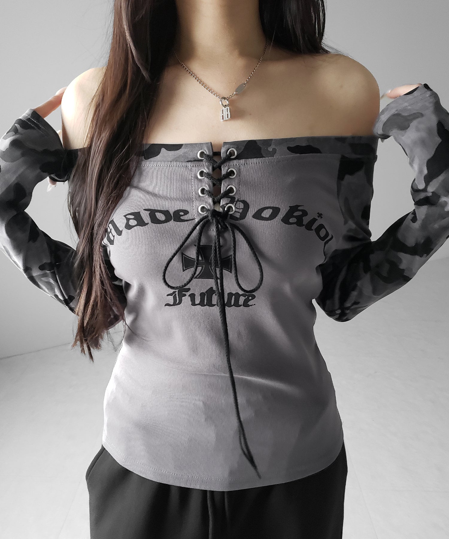 ヴィンテージカモフラロゴオフショルロンT /vintage camouflage logo off-shoulder long-sleeve T-shirt