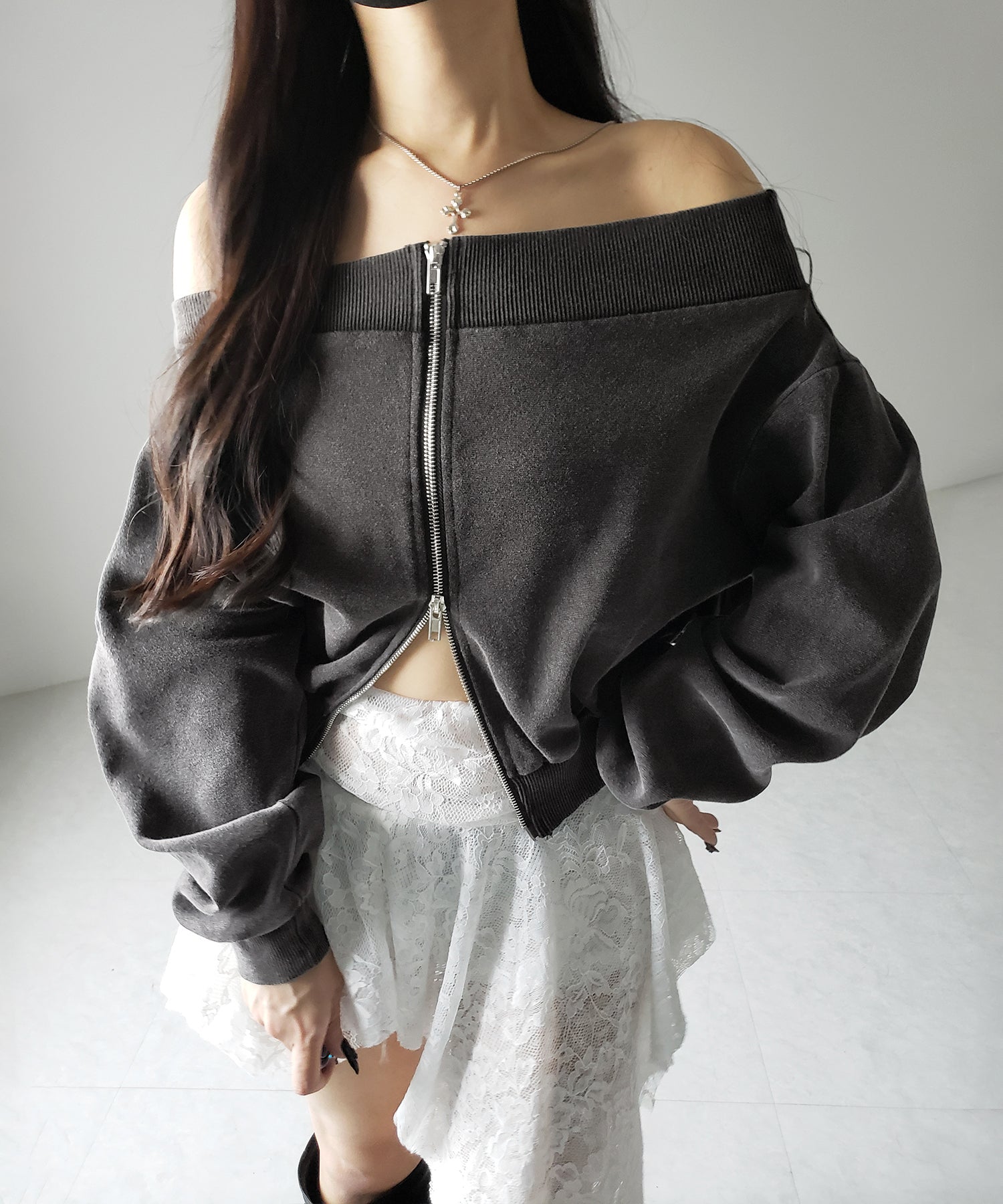 【 2color 】ダブルジップピグメントオフショルスウェットトップス / double zip pigment off shoulder sweat tops
