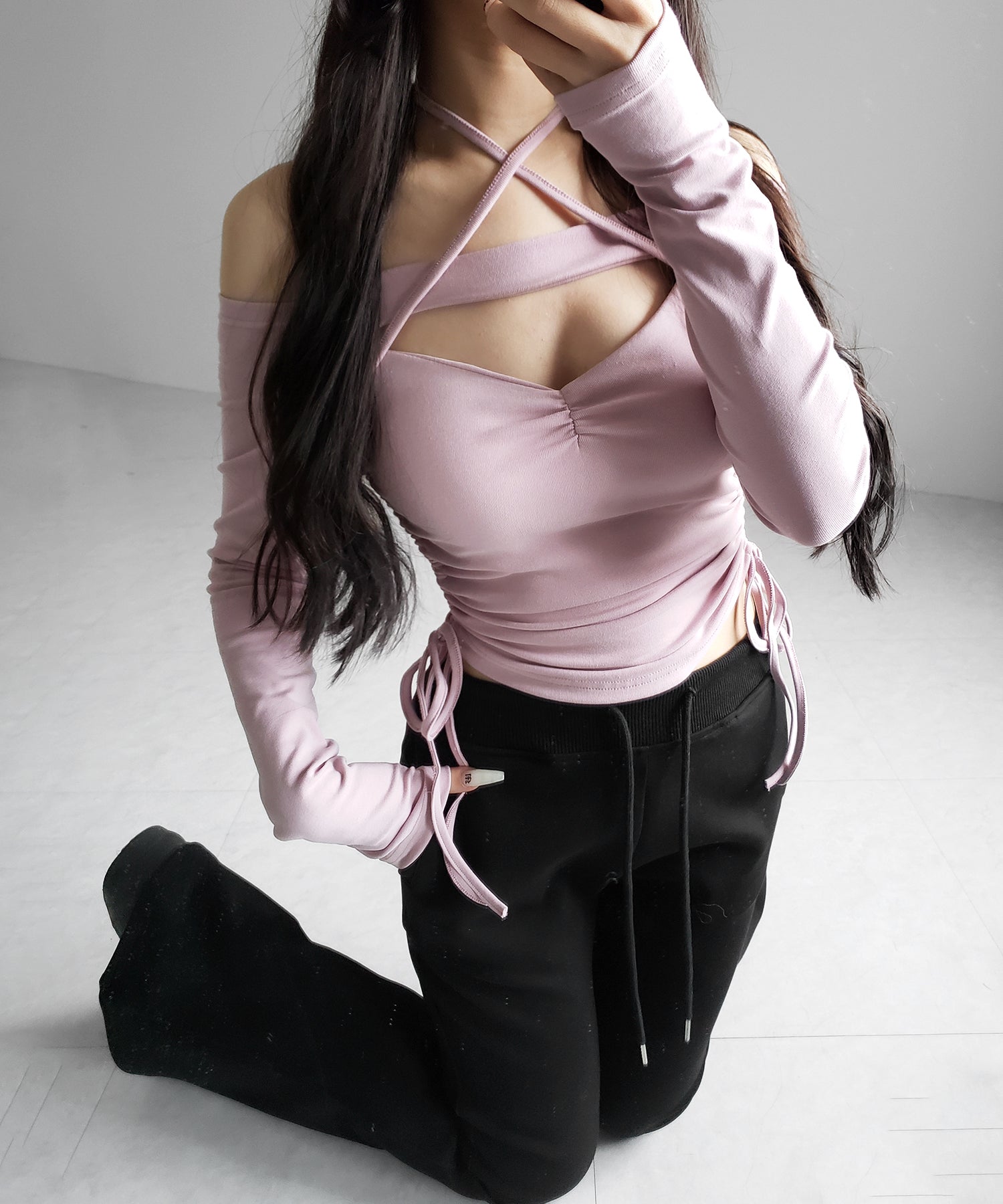 【 新色ピンク追加! / 2WAY 】クロスストラップリボンカットアウトオフショルトップス / cross strap ribbon cutout offshoulder tops