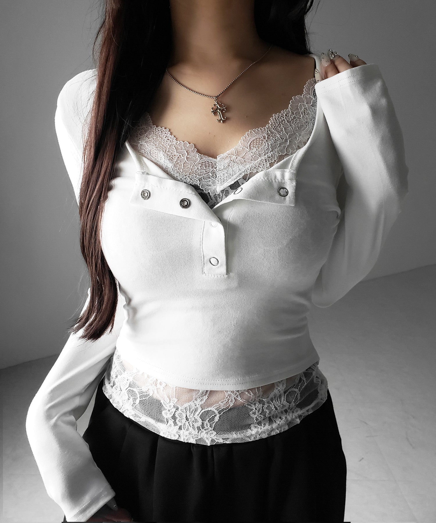 【 人気アイテムの長袖verが新登場! 】レースレイヤードヘンリーネックスクエア長袖Tシャツ / lace layered henley neck square long sleeve T-shirt