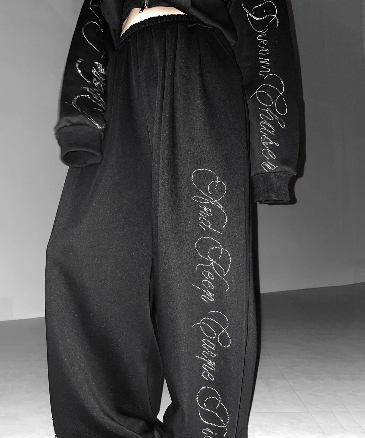【 セットアップ可能 】ラインストーンロゴワイドスウェットパンツ / Rhine stone logo wide sweatpants