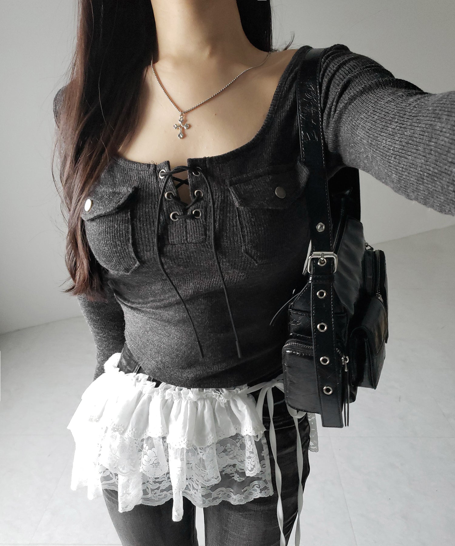 レースアップアウトポケットスリムリブトップス / lace up out pocket slim ribbed tops