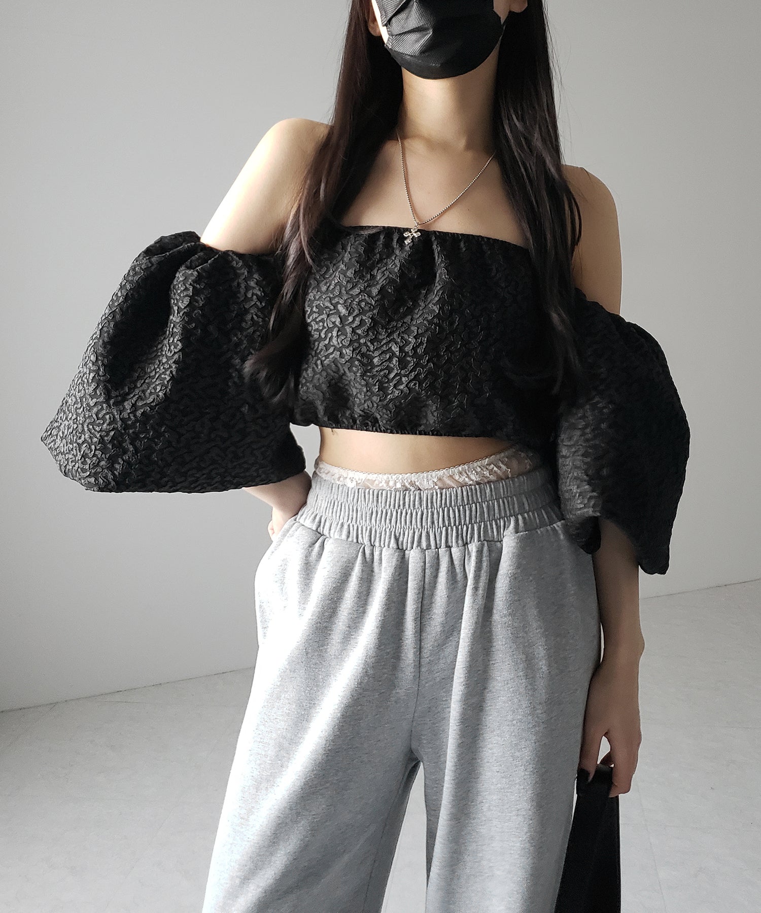 【 2color 】オフショルダーボリュームパフショートブラウス / off shoulder volume puff short blouse