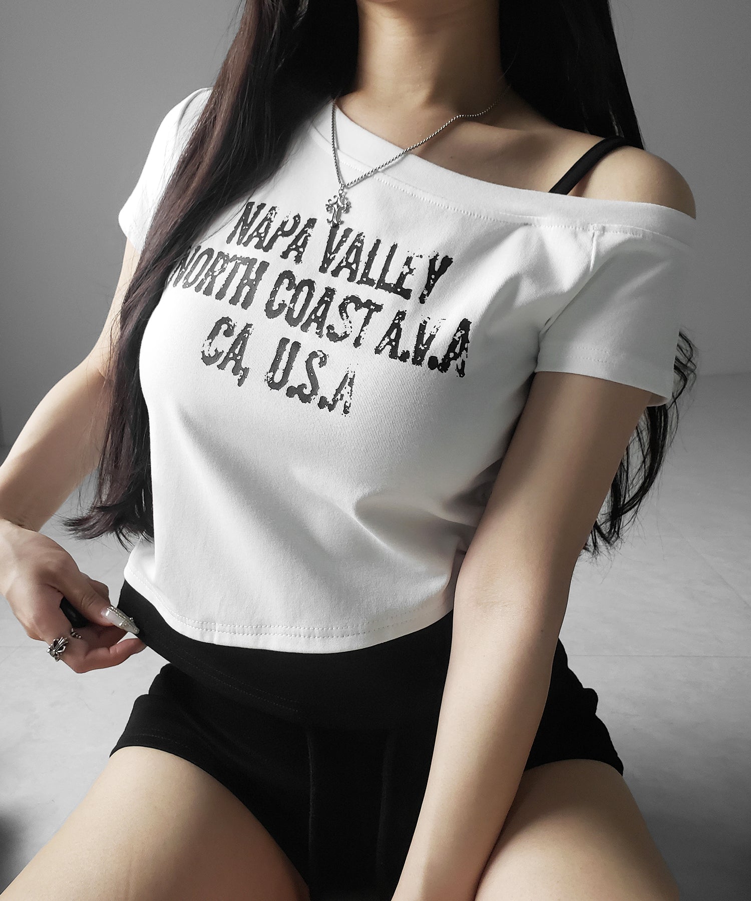 ヴィンテージロゴワンショルレイヤードTシャツ / vintage logo one-shoulder layered T-shirt