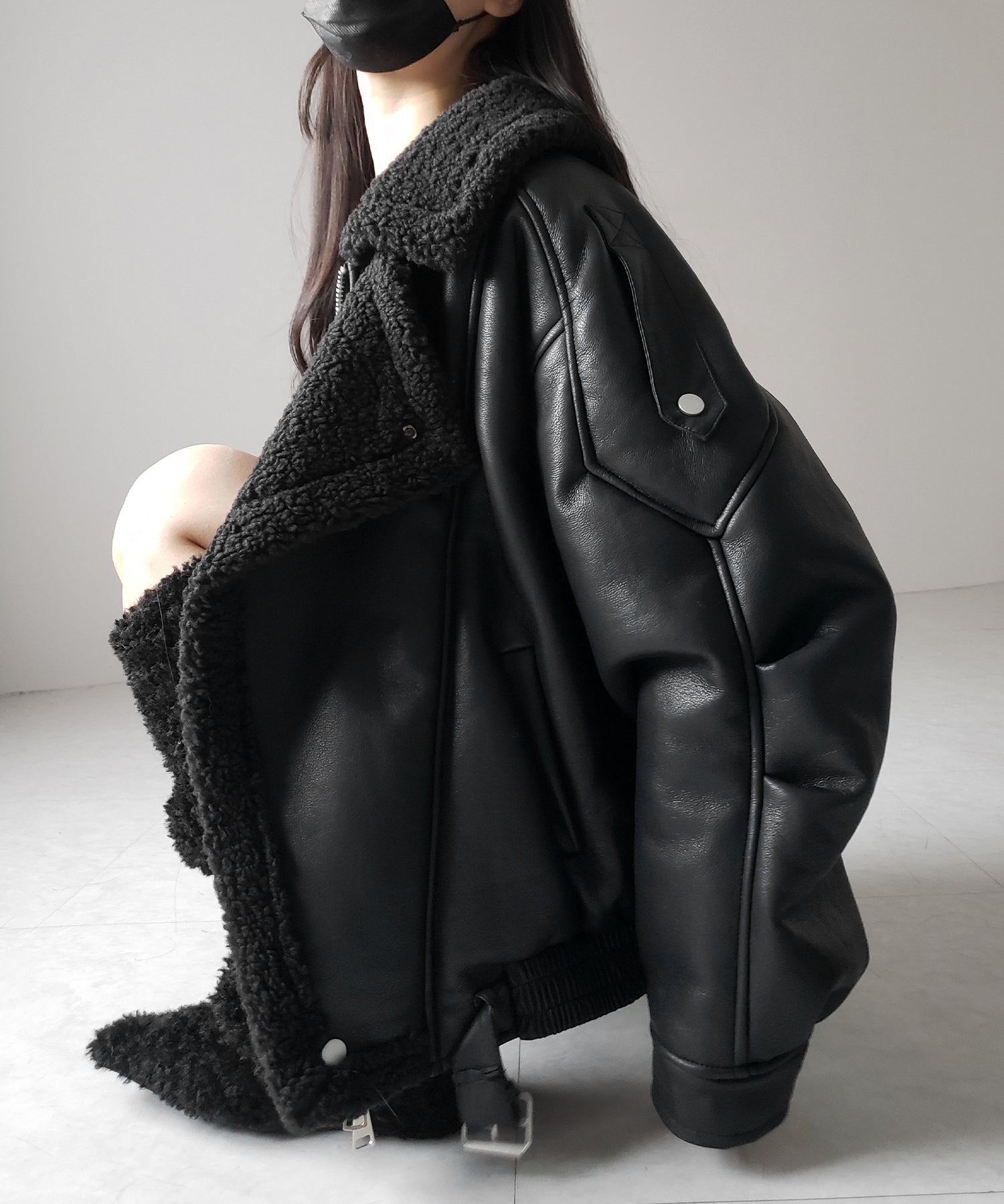 【 2color 】フェイクレザーベルテッドボアムートンジャケット / fake leather belted boa mouton jacket