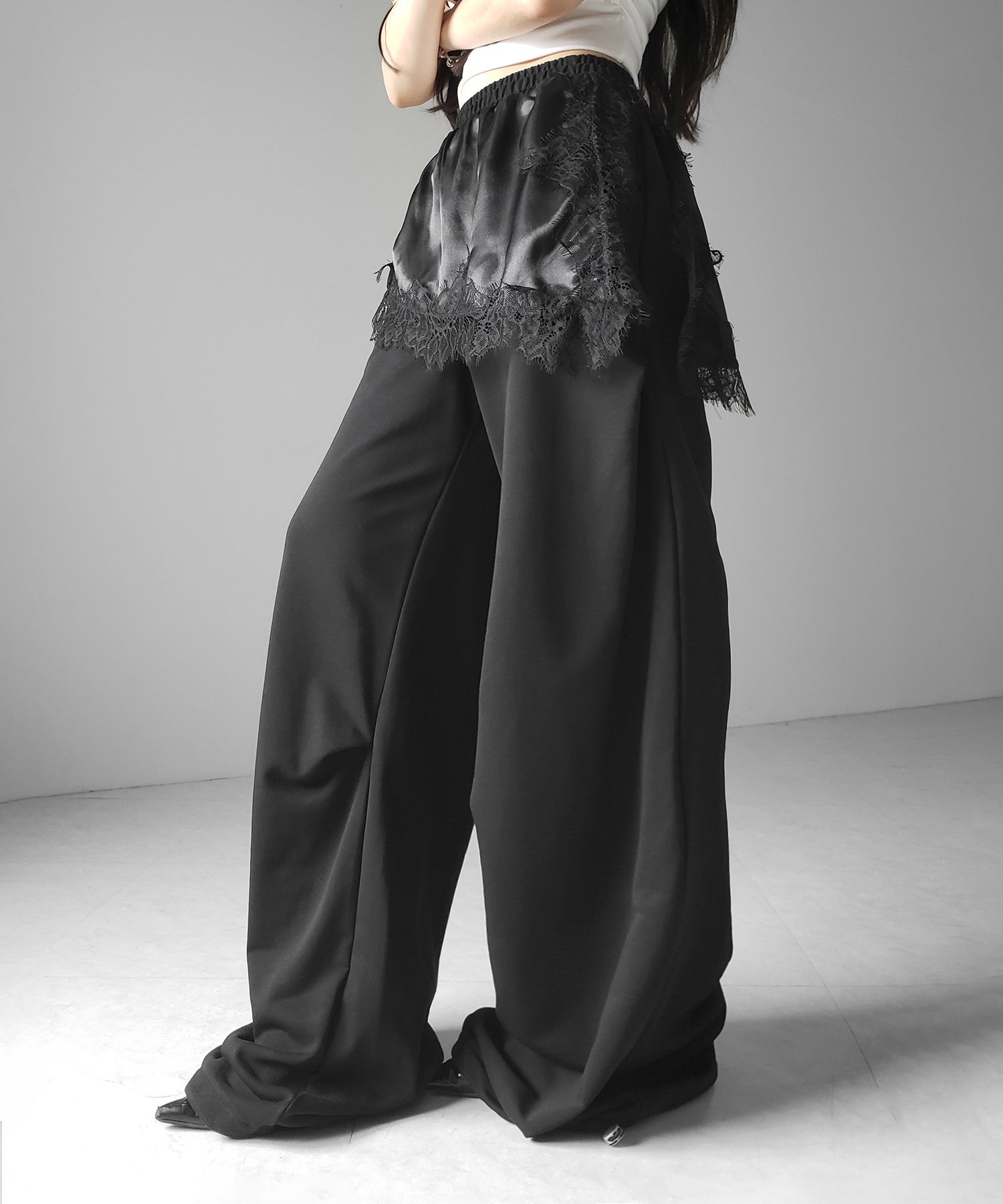 レースドッキングレイヤードスウェットワイドパンツ / lace docking layered sweat wide pants