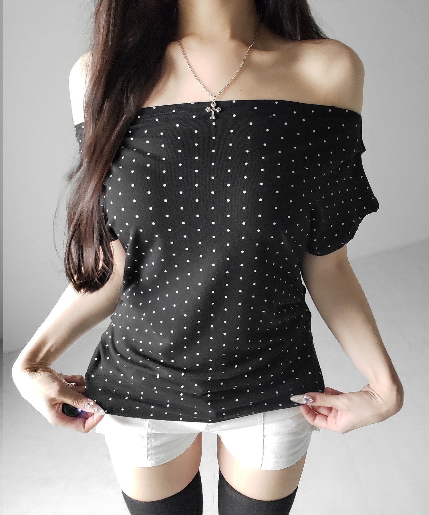 オフショルタックドレープドットTシャツ / off shoulder tack drape shortsleeve dot T-shirts