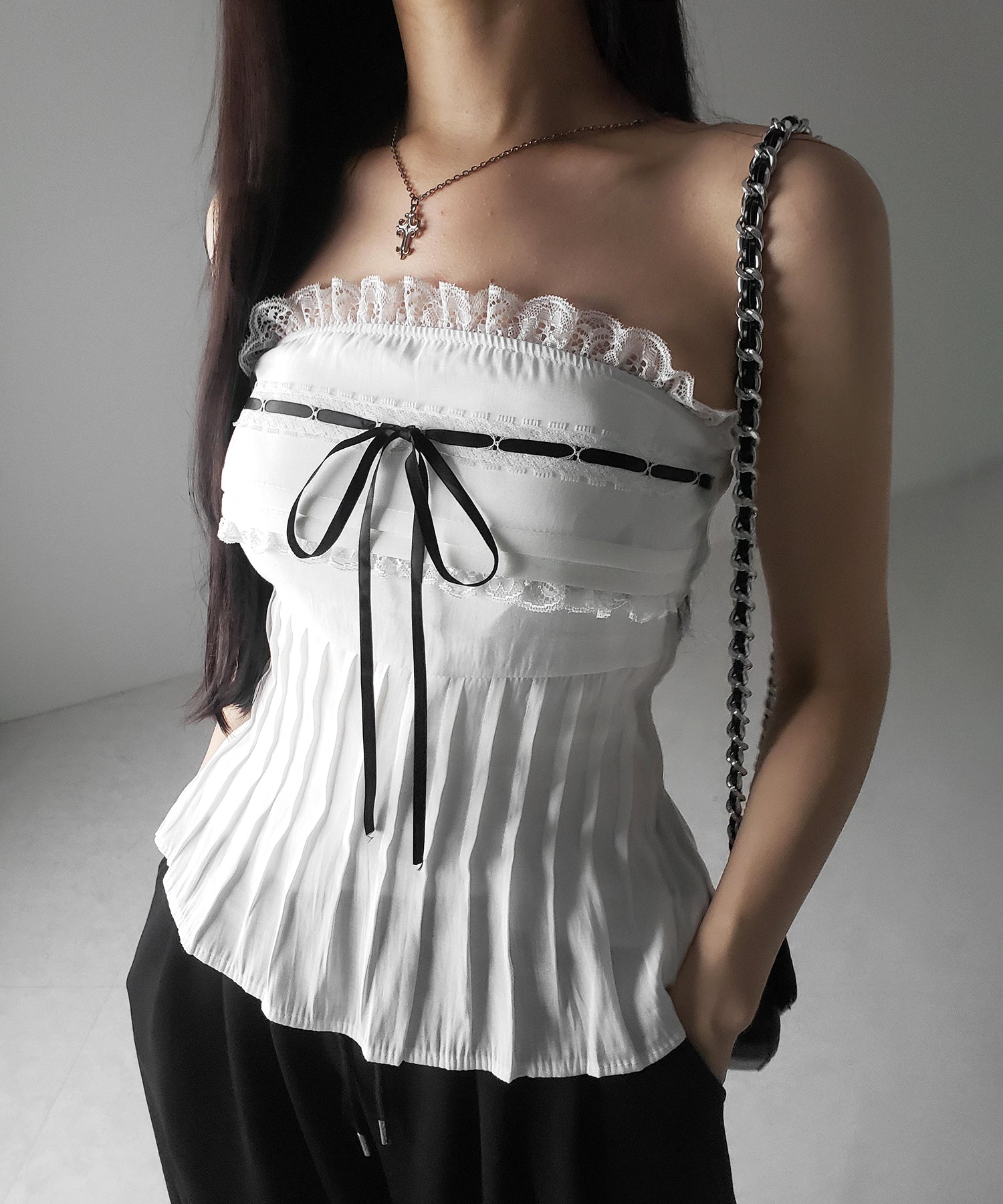 【 2color 】フロントリボンレースフレアベアトップ / front ribbon lace flare bare top