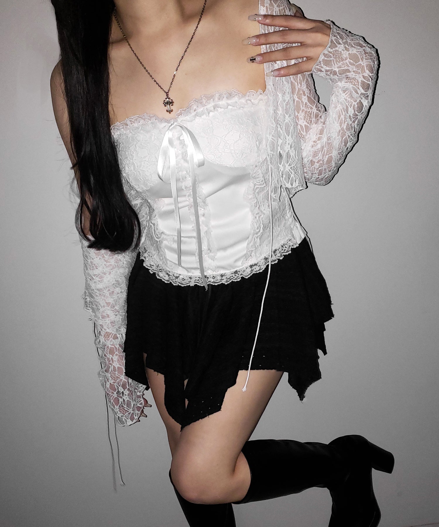 【 2color 】フロントリボンレースフリルコルセットベアトップ / front ribbon lace frill corset bare top