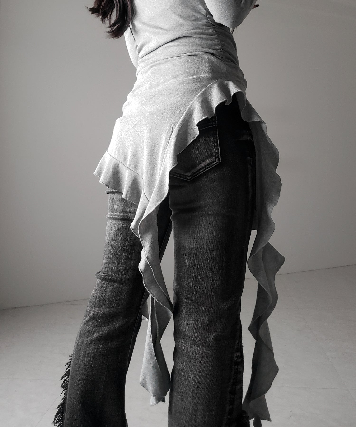 クロスチョーカーアシンメトリーラッフルフリルトップス / cross choker asymmetry ruffle frill tops