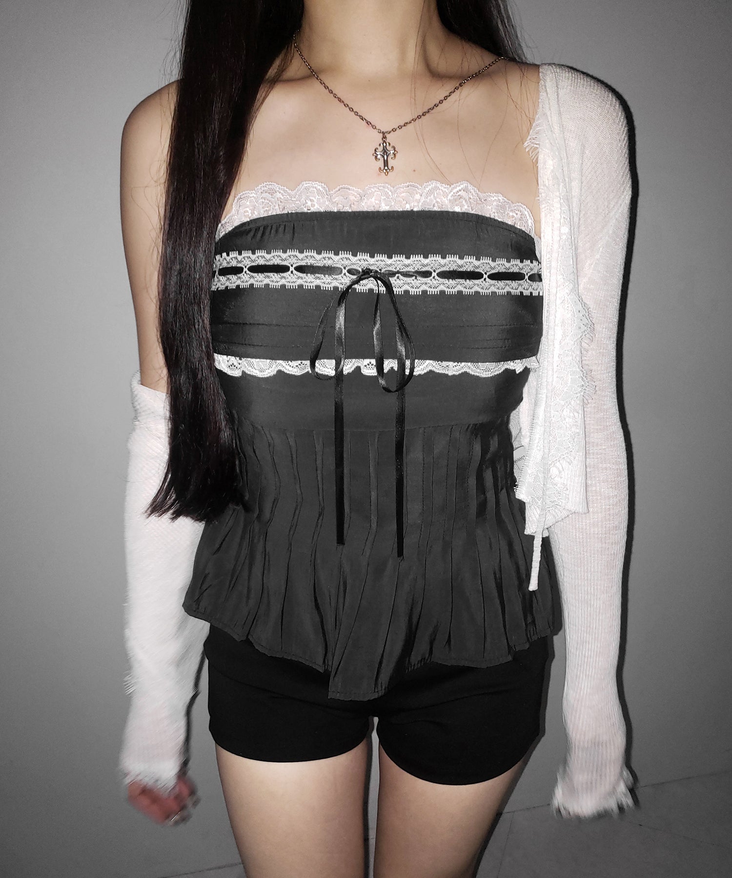 【 2color 】フロントリボンレースフレアベアトップ / front ribbon lace flare bare top