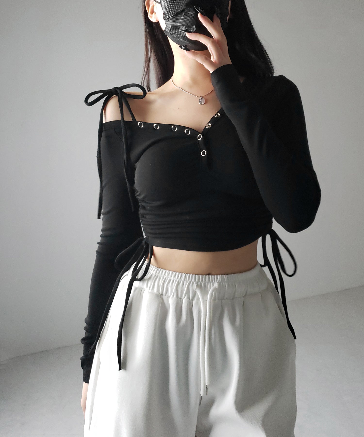 【 2WAY / 裏起毛 】ナナメストラップスナップボタンシャーリングリボントップス / naname strap snap button shirring ribbon tops