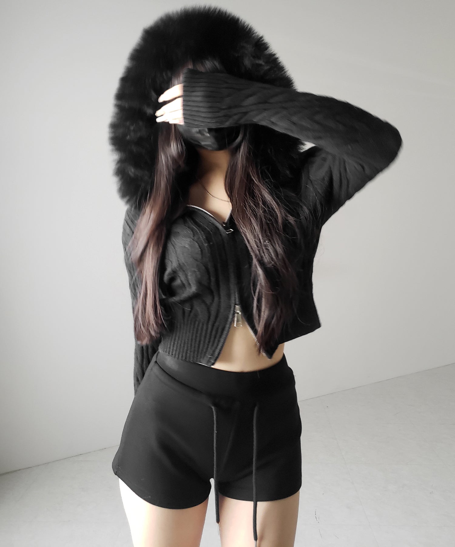 ファーフーディダブルジップショートニットパーカー / Fur hooded double zip short knit hoodie