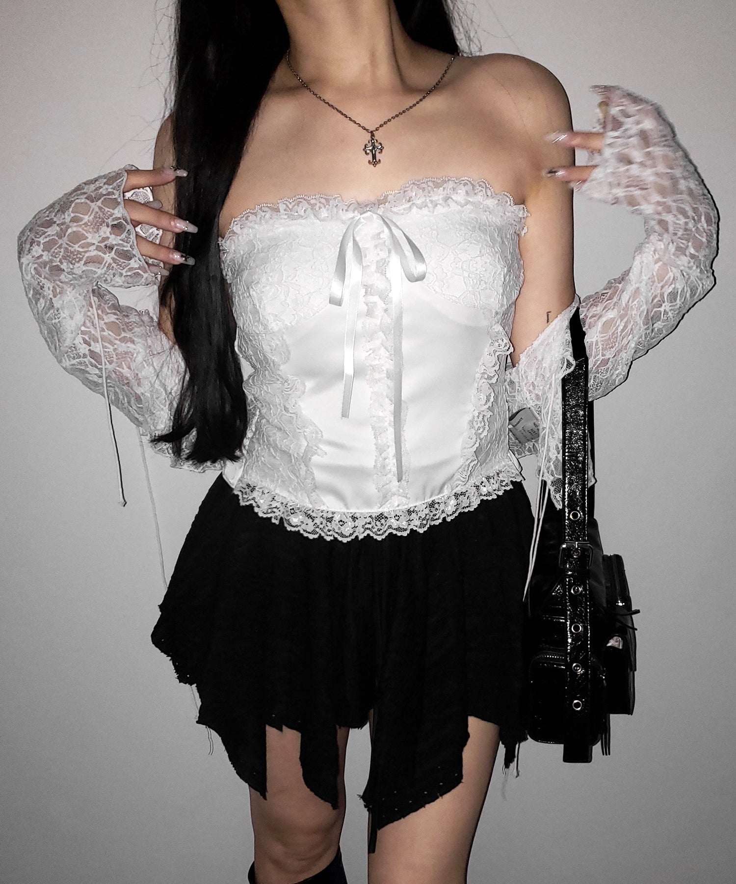 【 2color 】フロントリボンレースフリルコルセットベアトップ / front ribbon lace frill corset bare top