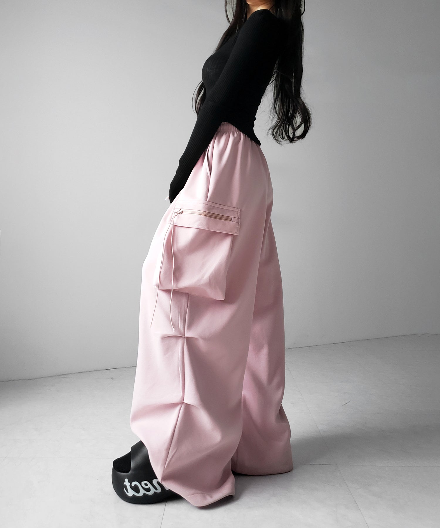 【 裾絞り可能2WAY 】ドローコードタックワイドカーゴスウェットパンツ / drawcord tuck wide cargo sweatpants