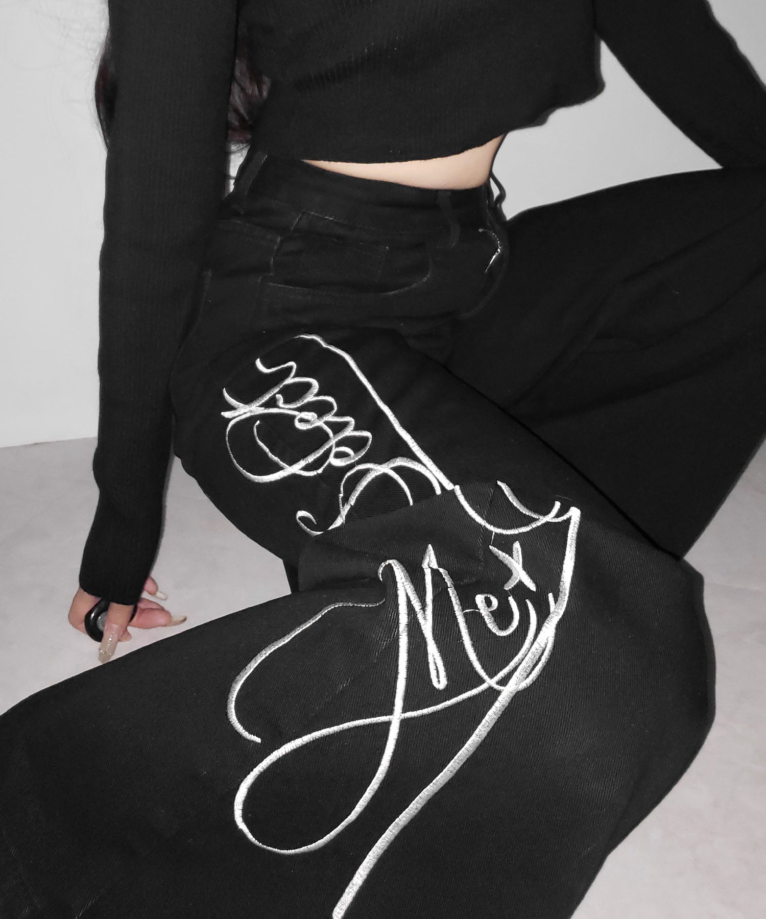 レタリングロゴ刺繍ハイウエストワイドブラックデニム / lettering logo embroidery high waist wide black denim