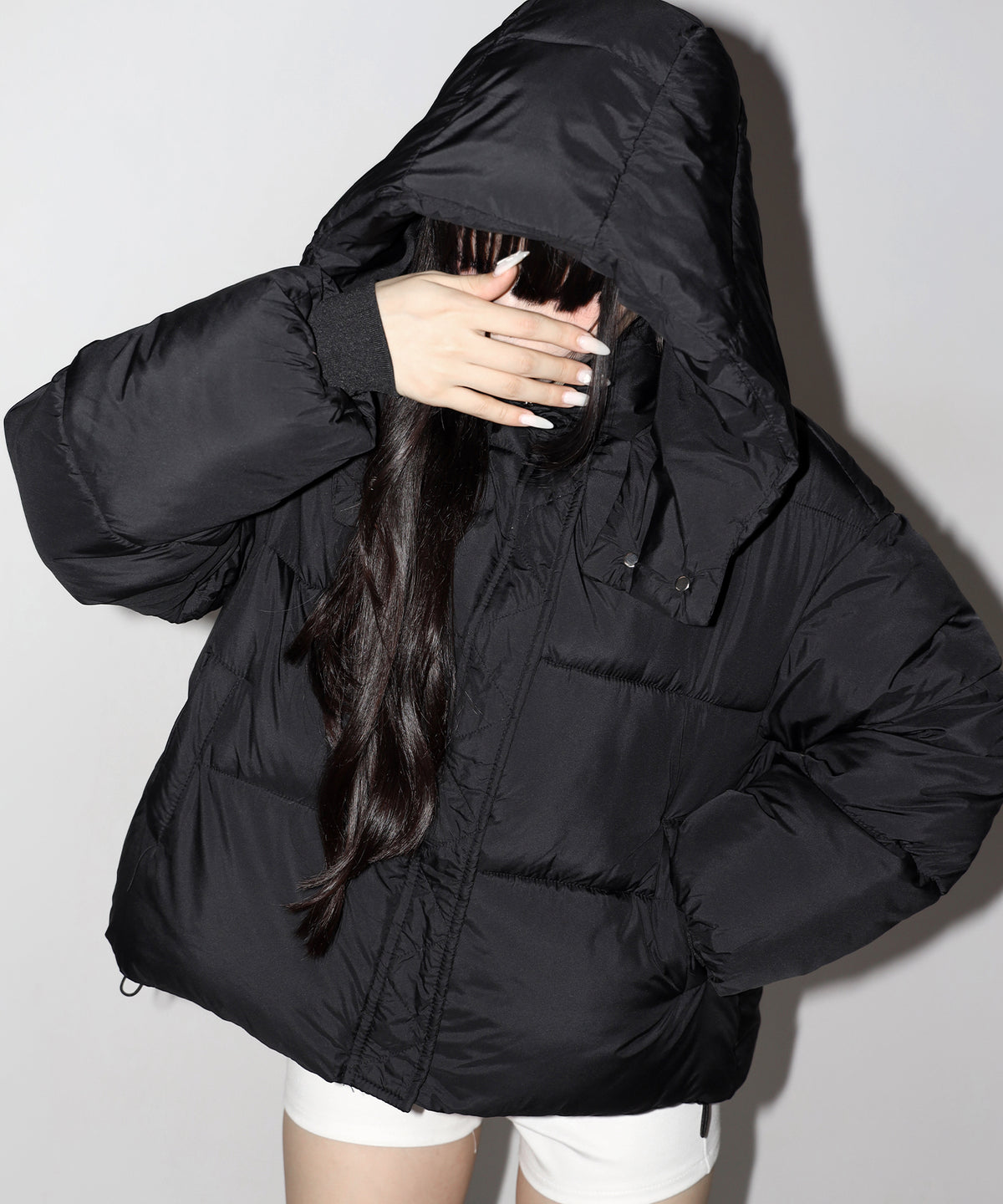 スタンドネックボリュームフーディ中綿パフジャケット / Stand-neck volume hooded fake down puff jacket