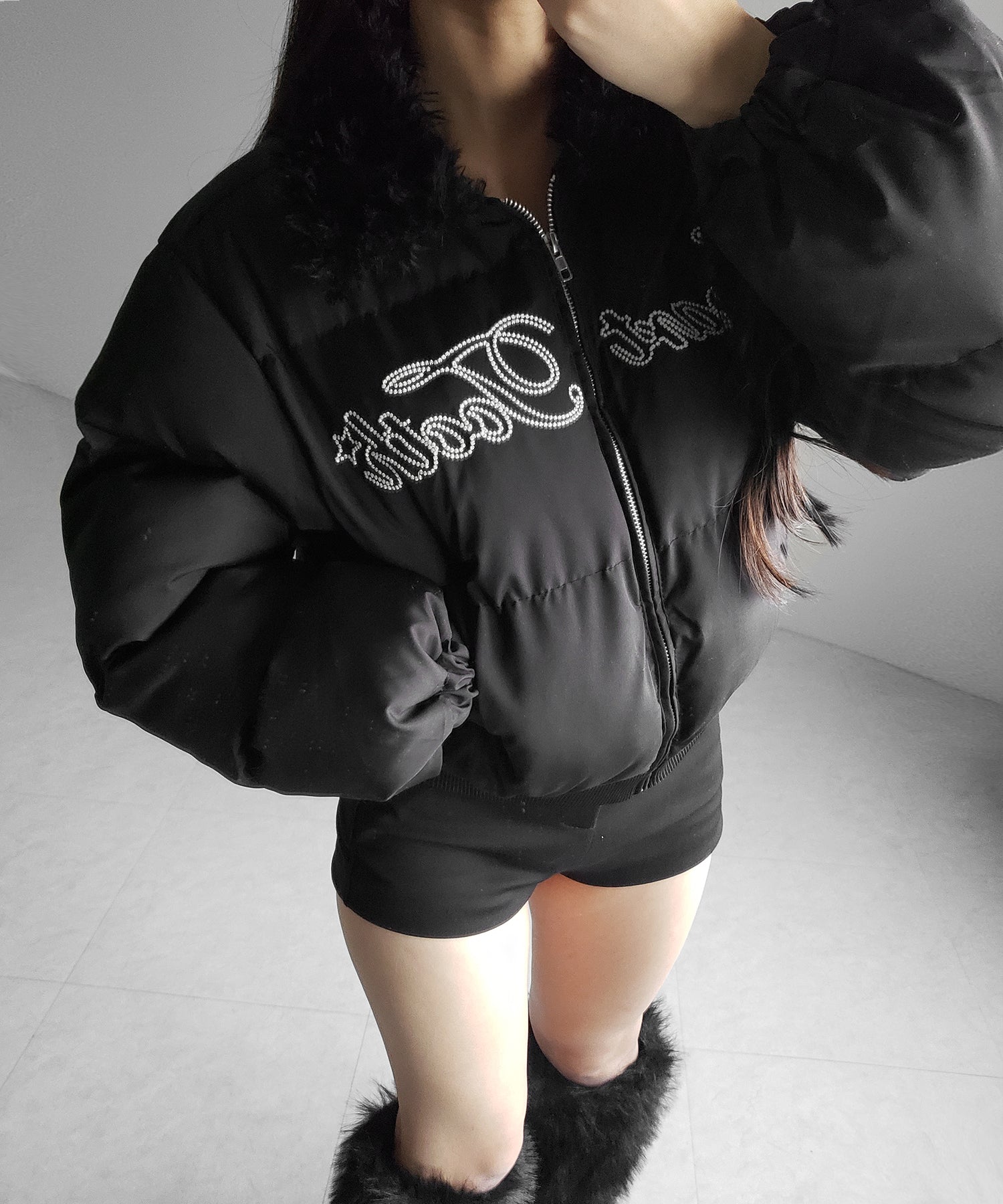 レタリングロゴ刺繍ショートパフダウンジャケット / lettering logo embroidery short puffer jacket