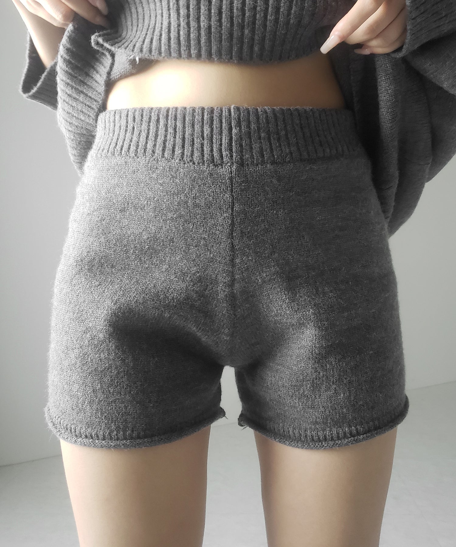 【 ニットセットアップ 】フェイクファーワンショルオーバーニット + ニットショートパンツ SET / fake fur one-shoulder over knit + knit short pants SET
