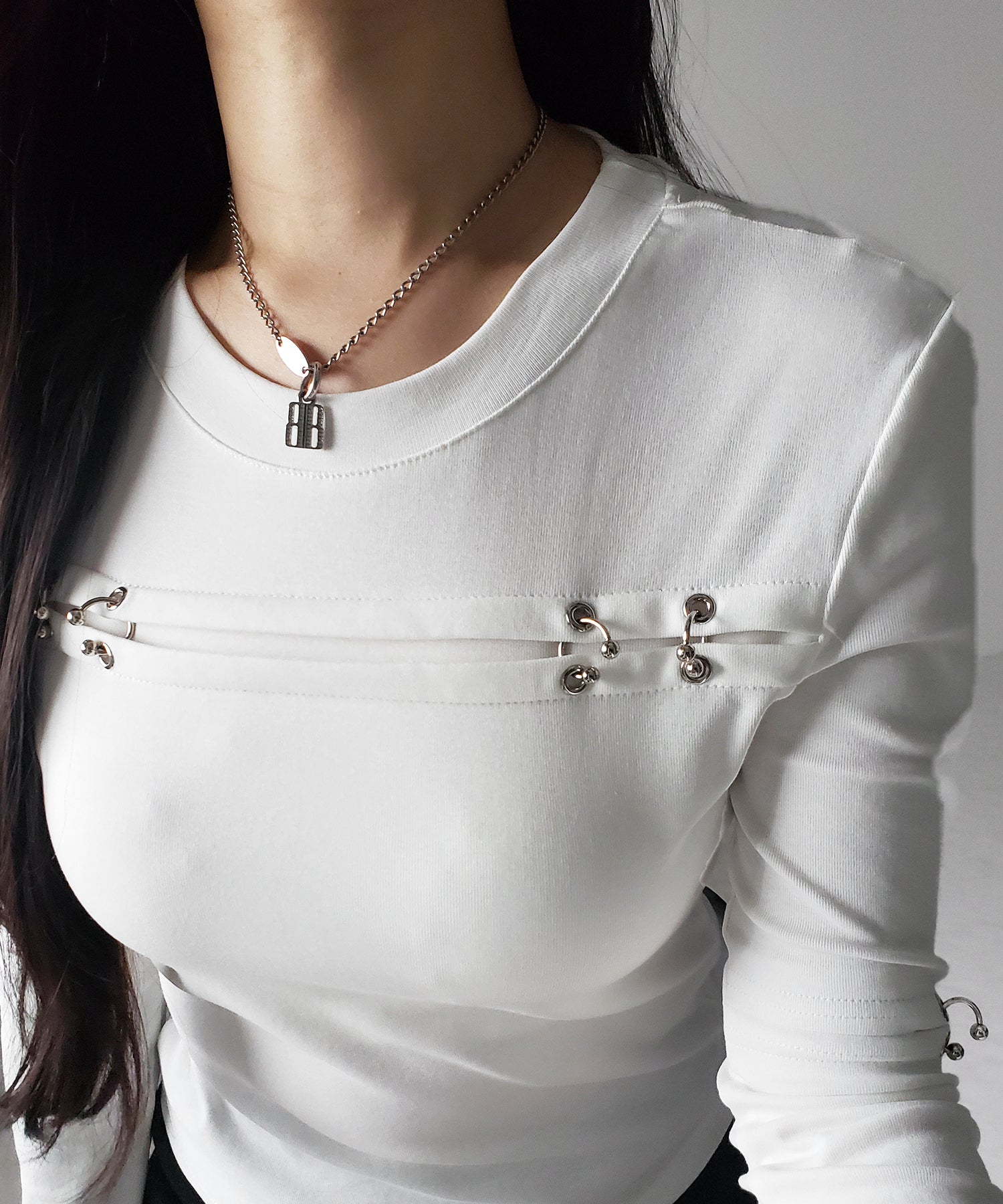 ピアッシングカットアウトスリムロンT/ piercing cutout slim long sleeve T-shirts