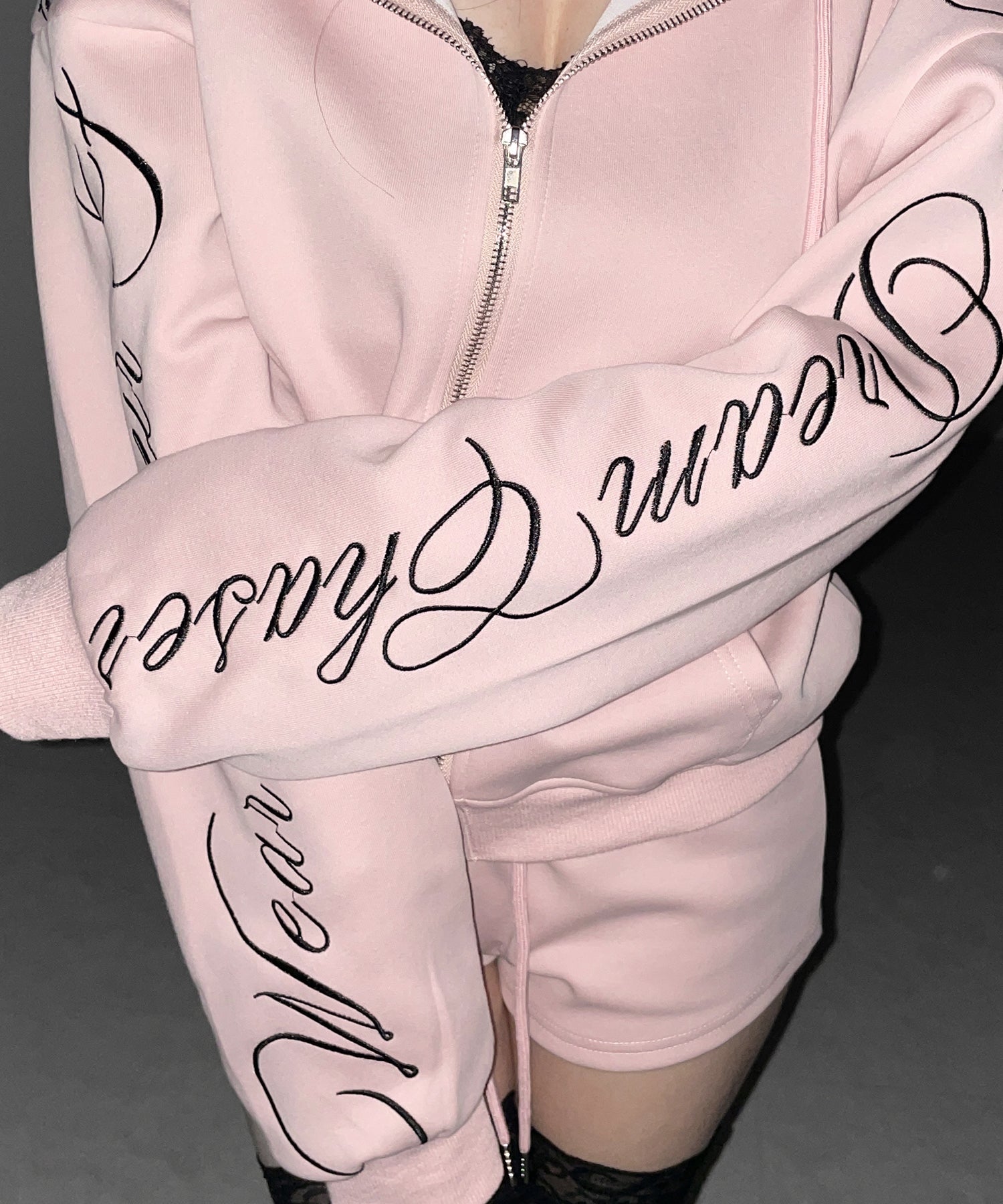 【 セットアップ 】レタリングロゴ刺繍ジップアップパーカー&ショートパンツ / lettering logo embroidery zip-up hoodie & short pants SETUP