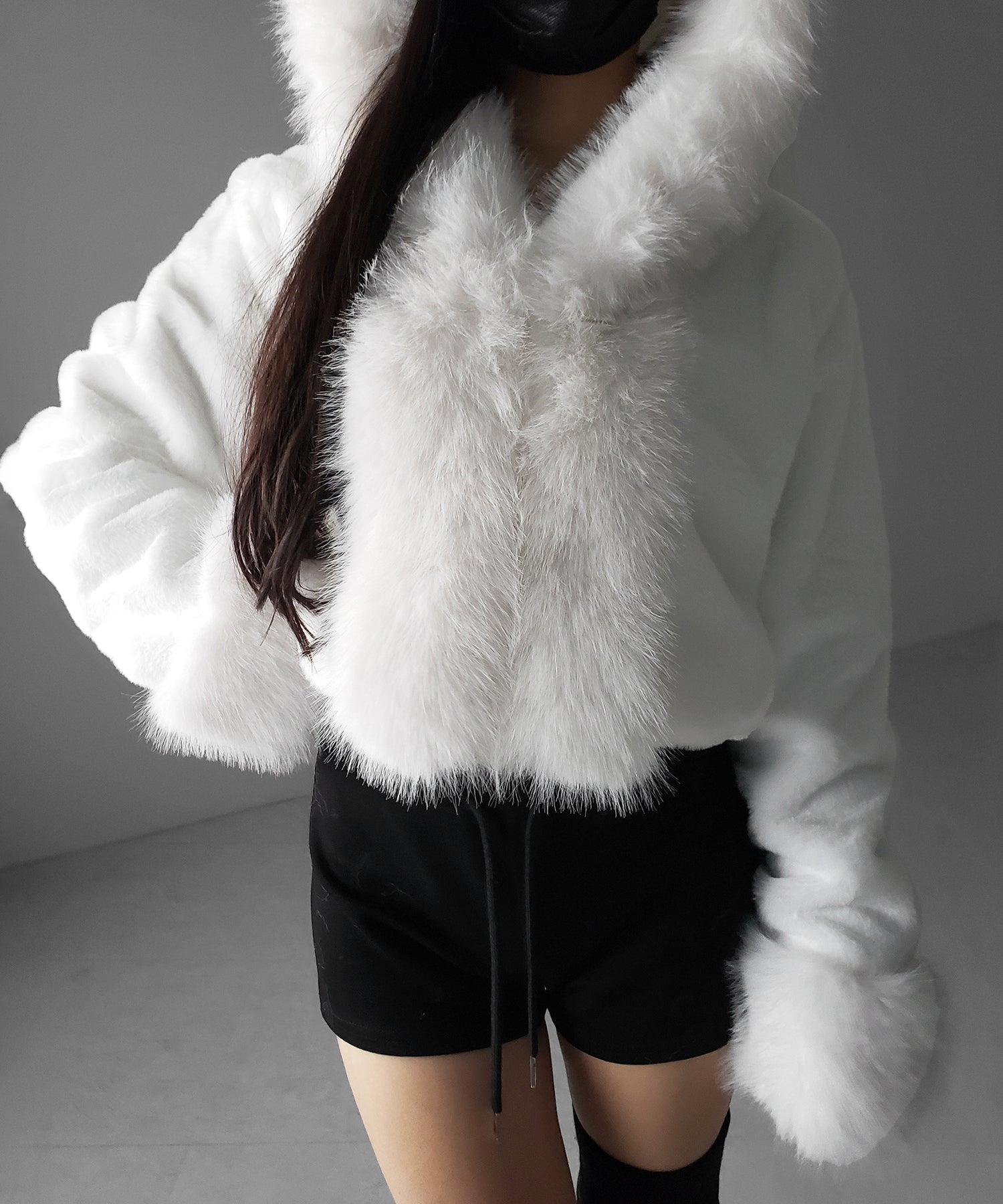 フェイクファーフードレディーショートコート / fake fur hoodec lady short coat