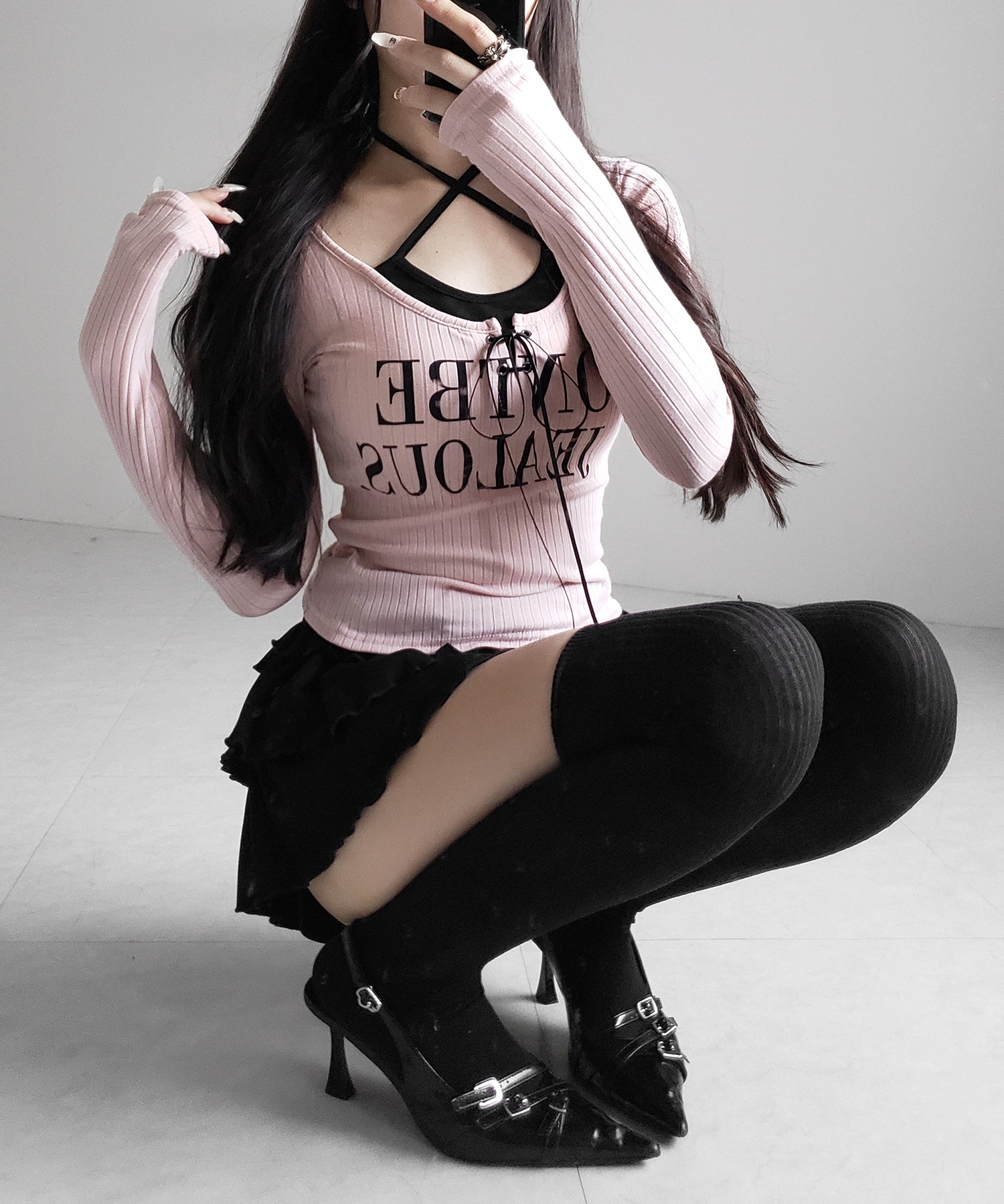 【 クロスネックにできる2WAY 】レースアップフェイクレイヤードロゴカットソートップス / laceup fake layered logo cutsew tops