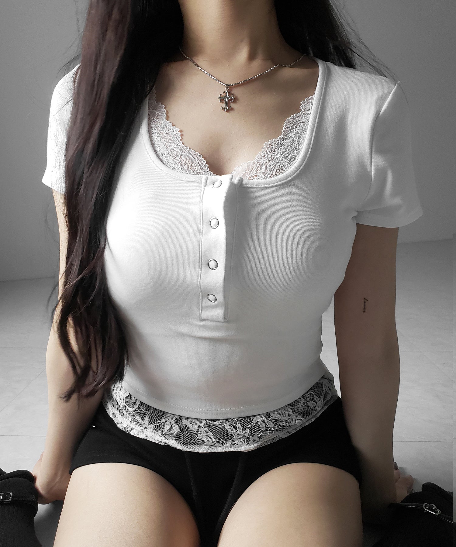 レースレイヤードヘンリーネックスクエア半袖Tシャツ / lace layered henley neck square short sleeve T-shirt