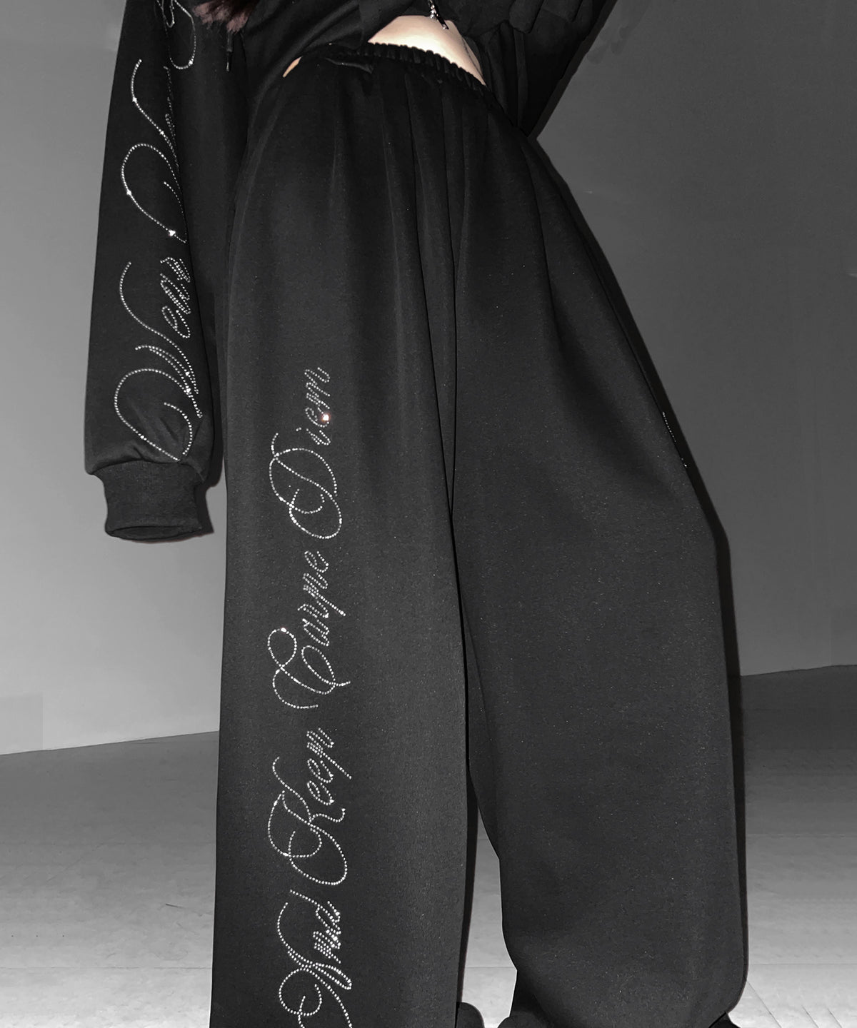 【 セットアップ可能 】ラインストーンロゴワイドスウェットパンツ / Rhine stone logo wide sweatpants