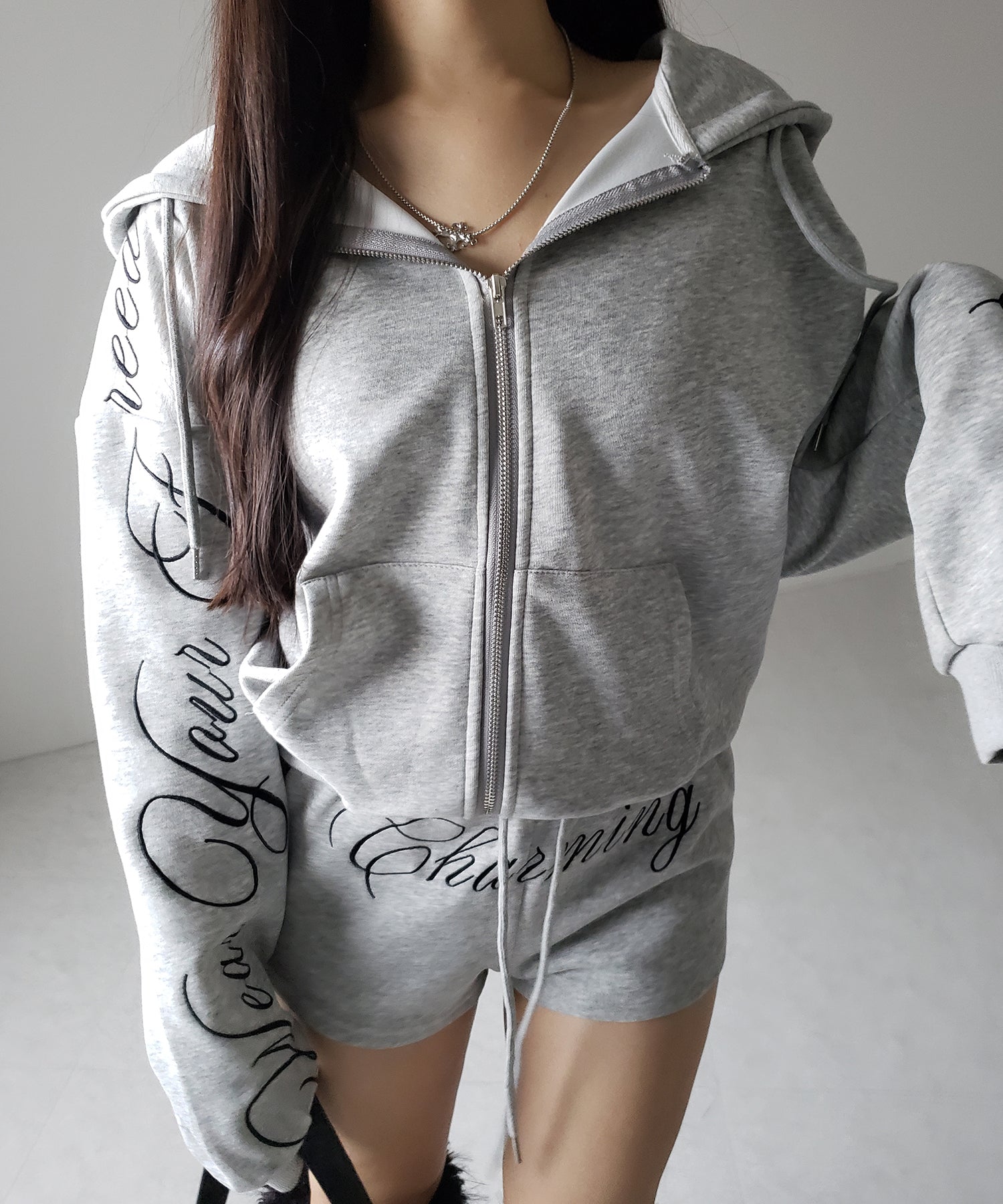 【 セットアップ 】レタリングロゴ刺繍ジップアップパーカー&ショートパンツ / lettering logo embroidery zip-up hoodie & short pants SETUP