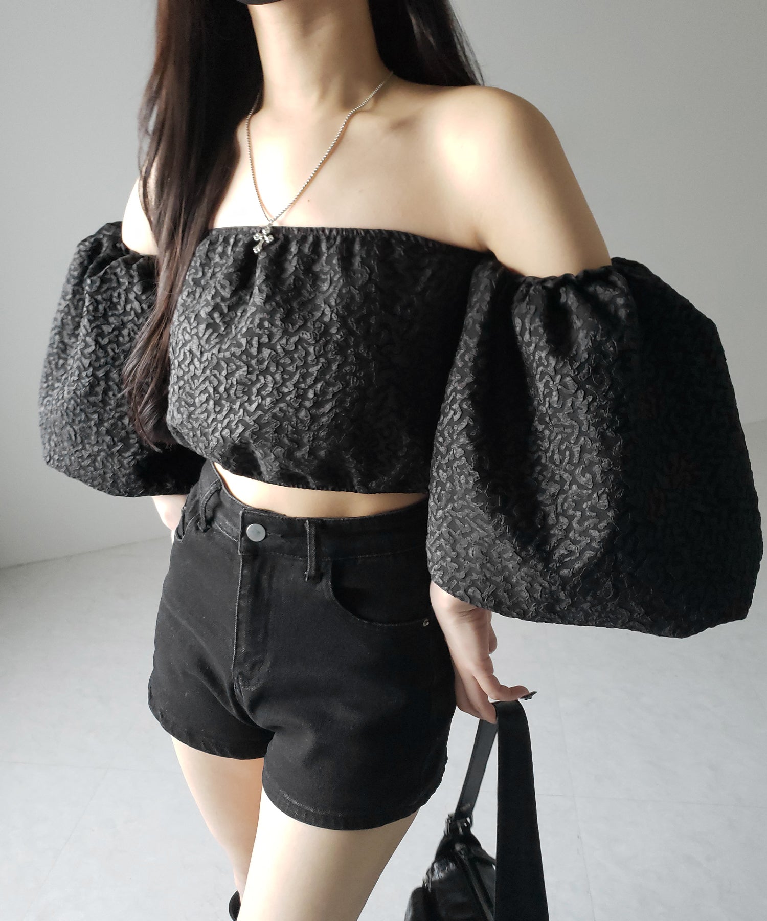 【 2color 】オフショルダーボリュームパフショートブラウス / off shoulder volume puff short blouse