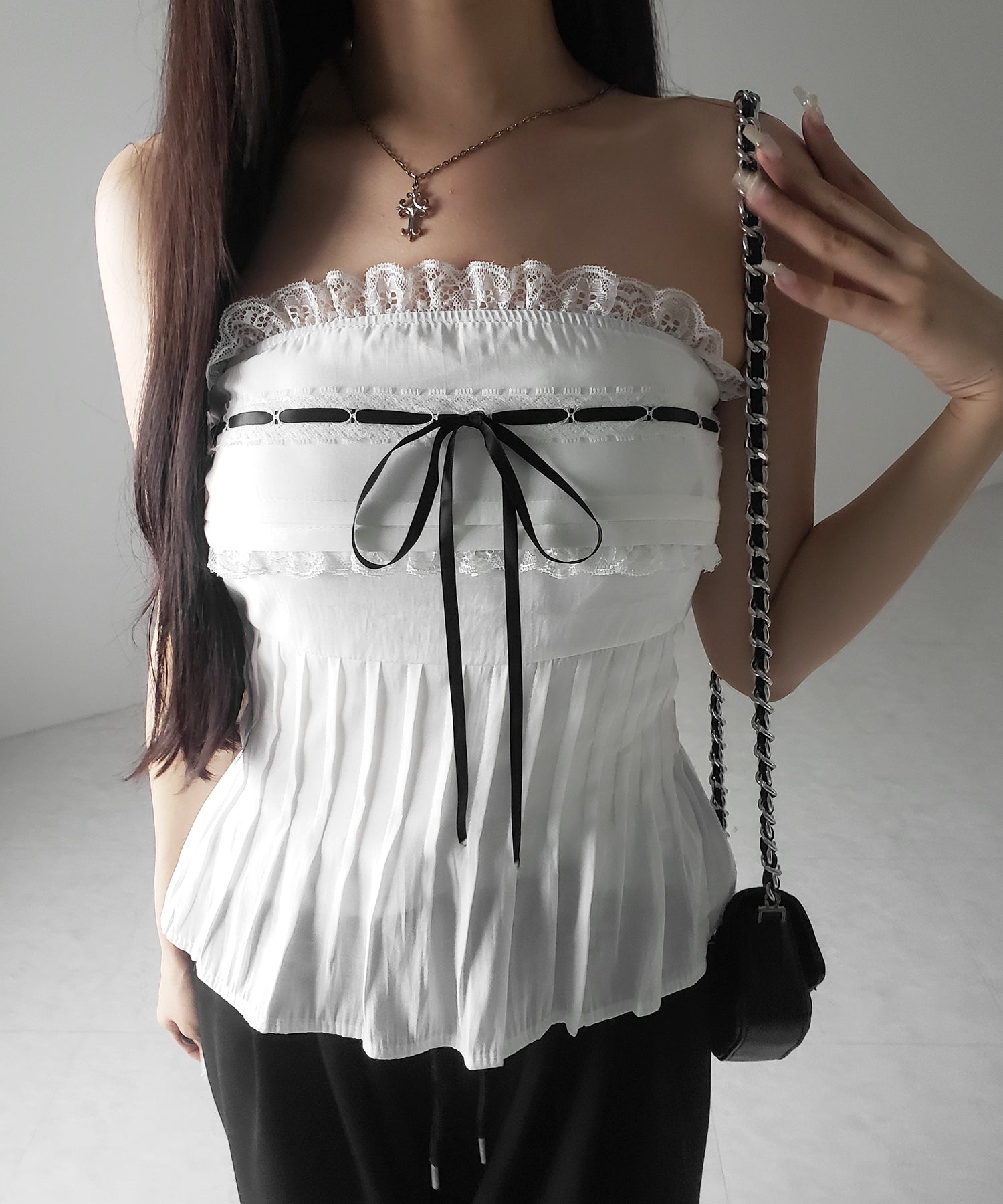 【 2color 】フロントリボンレースフレアベアトップ / front ribbon lace flare bare top