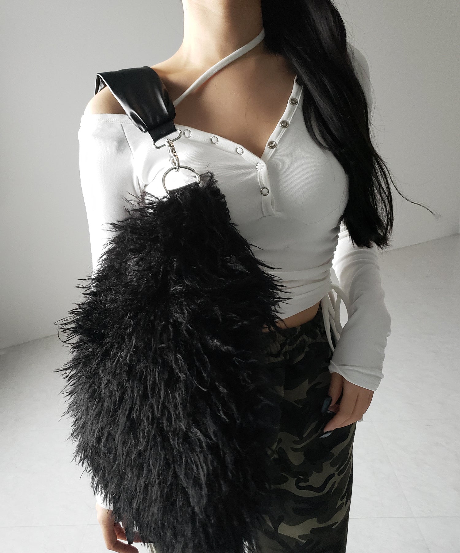 【 ショルダーストラップ付き2WAY 】バイカラーシャギーファーショルダーバッグ / bicolor shaggy fur shoulder bag
