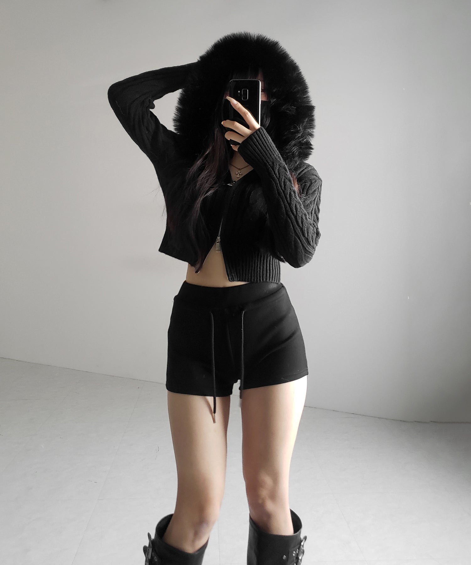 ファーフーディダブルジップショートニットパーカー / Fur hooded double zip short knit hoodie