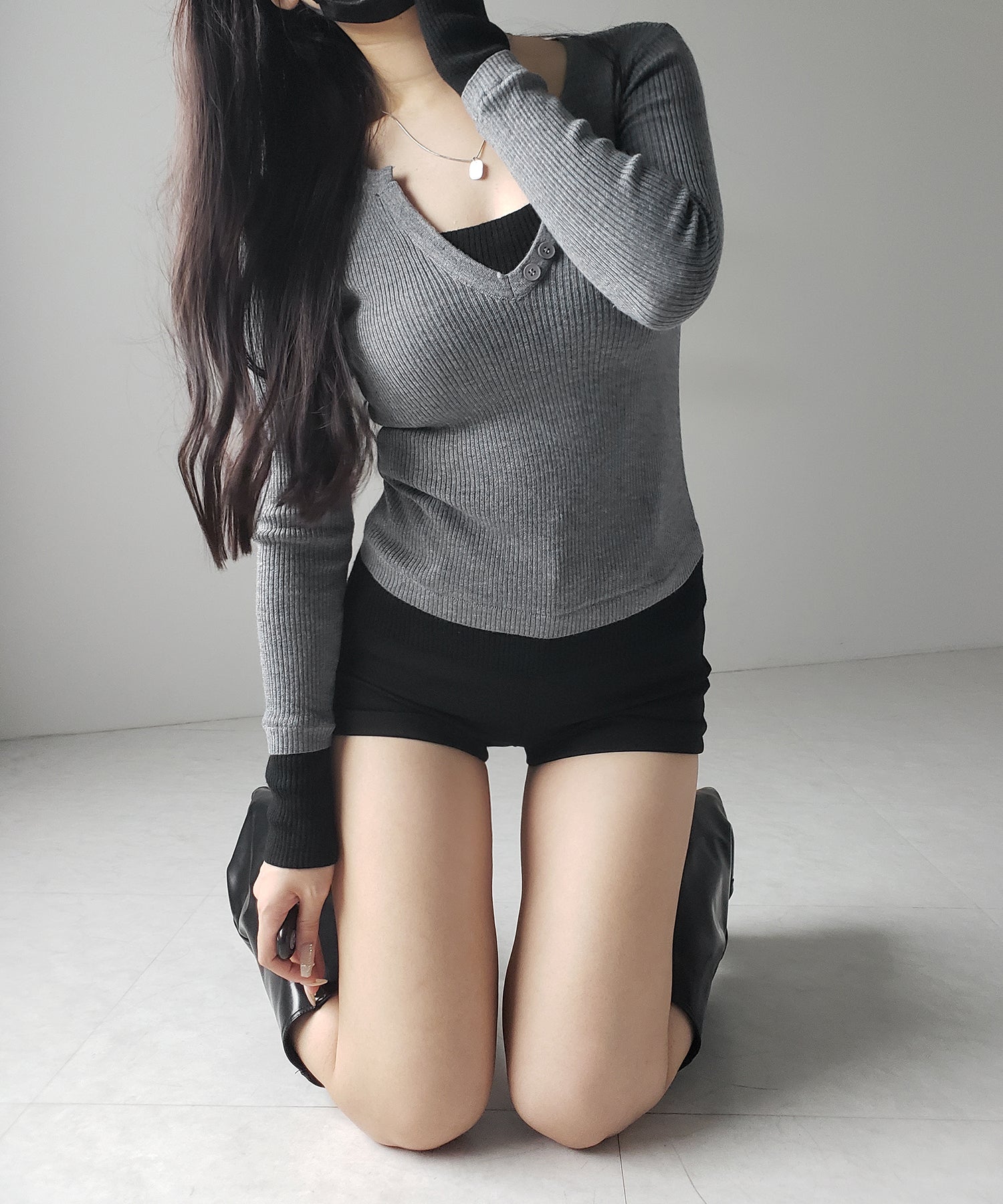フェイクレイヤードスリムリブニットトップス / Fake layered slim rib knit tops