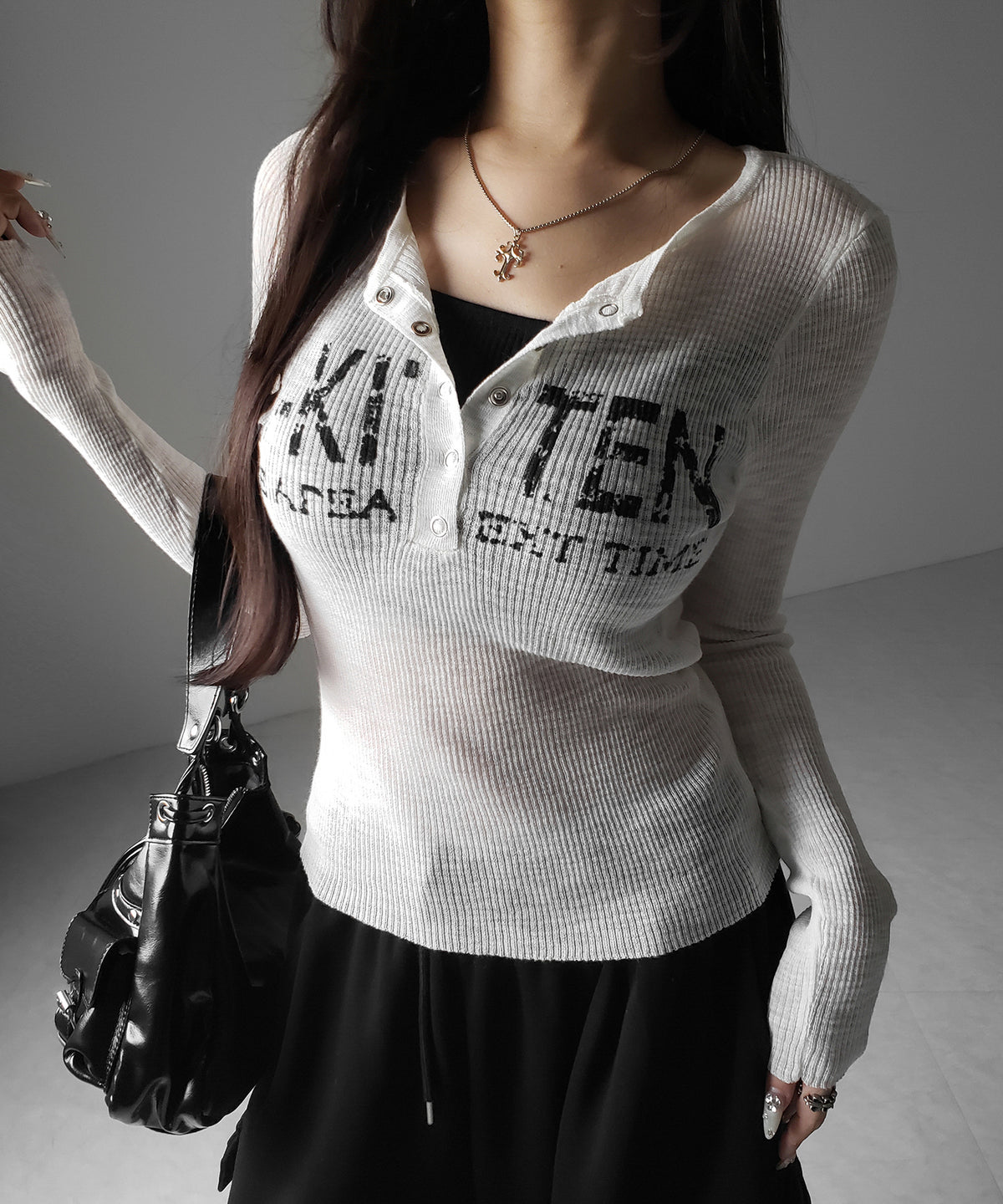 ヘンリーネックフェイクレイヤードロゴ長袖シアーニットトップス / henly neck fake layered logo longsleeve sheer rib knit tops