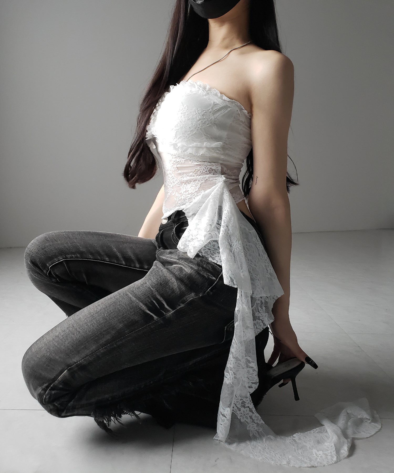 【 2color 】アシンメトリーフリルレースベアトップス / asymmetry frill lace bare tops