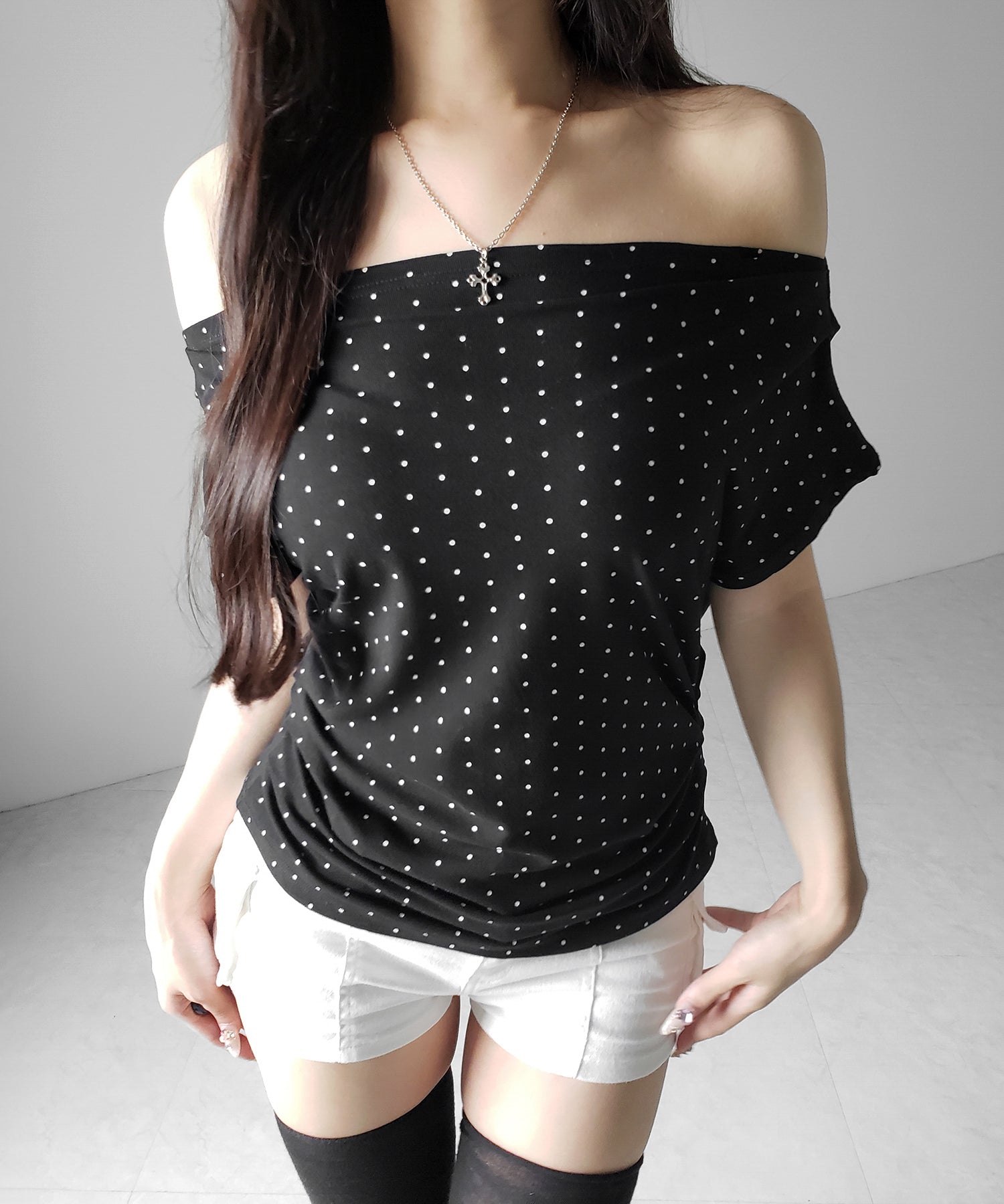 オフショルタックドレープドットTシャツ / off shoulder tack drape shortsleeve dot T-shirts