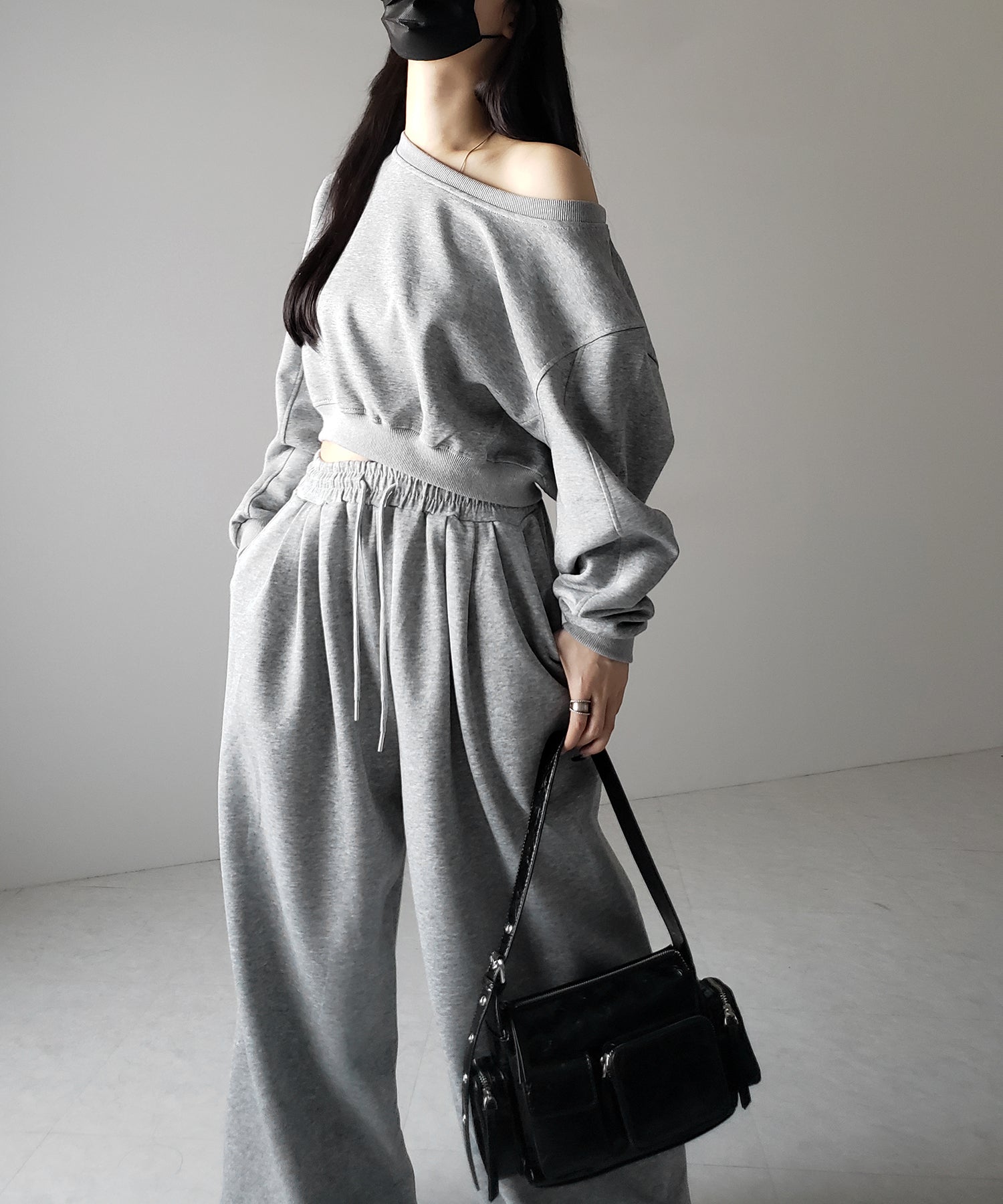 【 セットアップ 】ワンショルダーショートスウェットトップス + タックワイドパンツ SET / off shoulder short sweat tops & tack wide pants SET