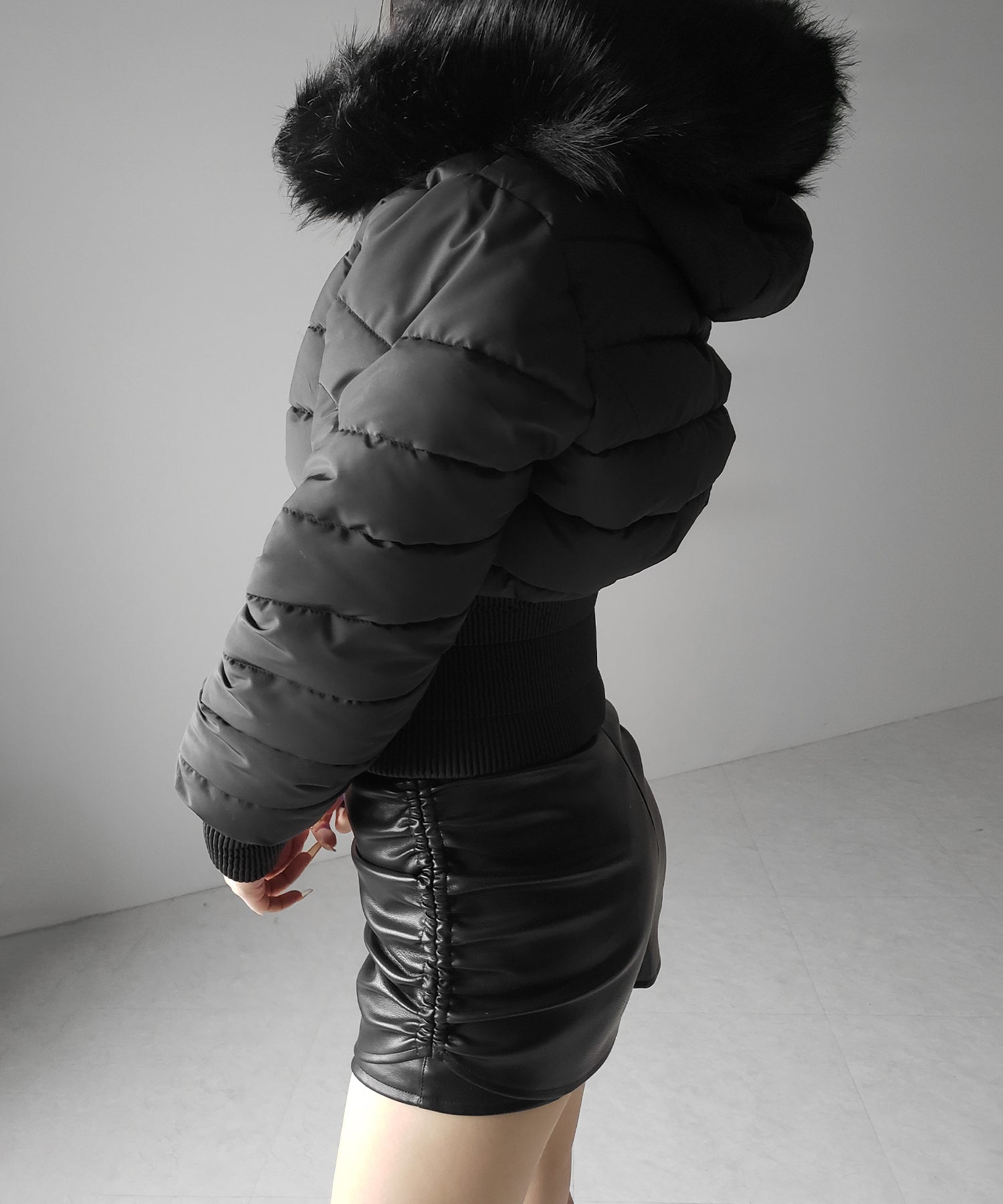 ウエストマークファーフードレディフェイクダウンジャケット / waist mark fur hooded lady fake down jacket