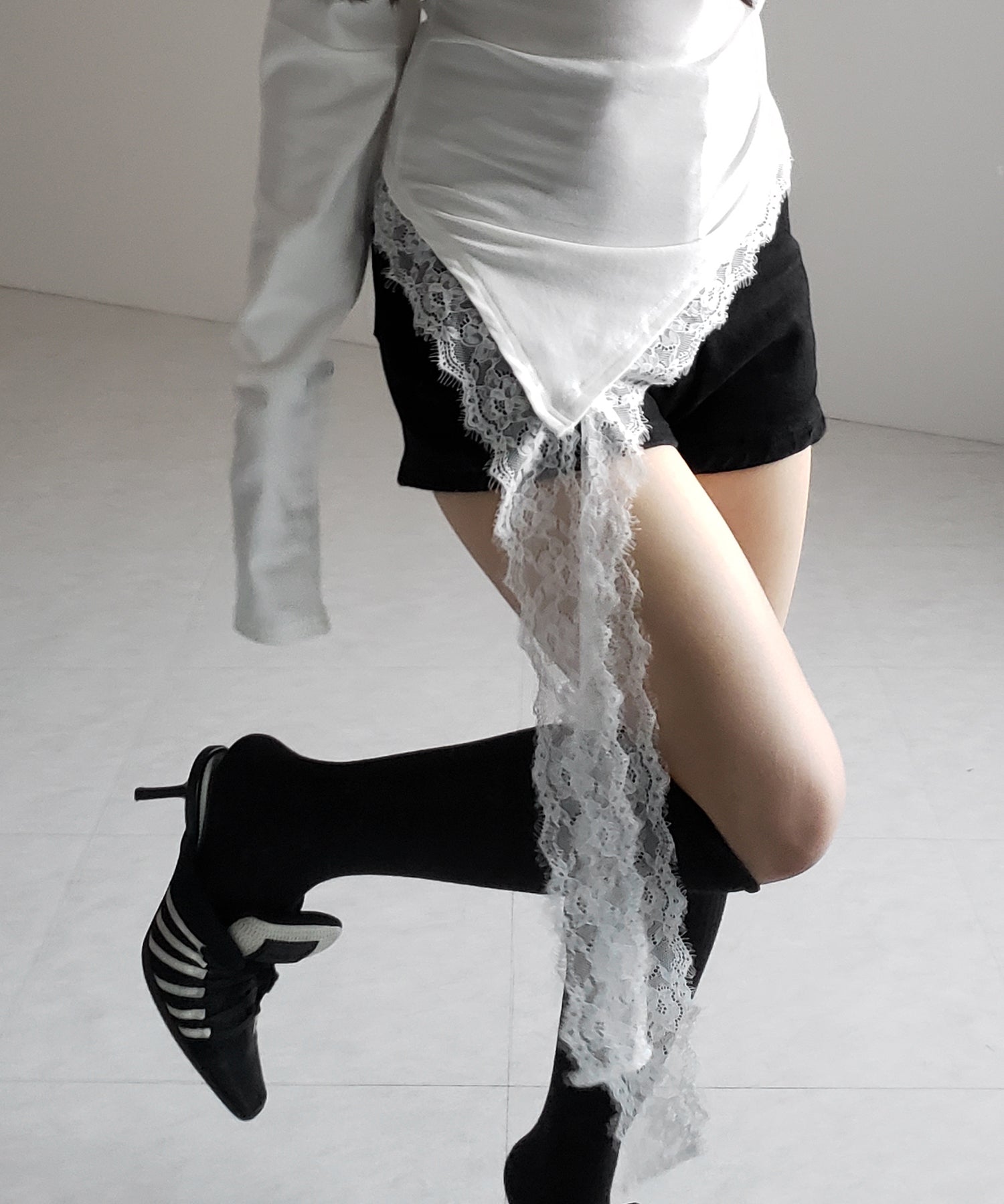 【 2color 】ワンショルダーレースドッキングアシンメトリートップス / one shoulder lace docking asymmetry tops