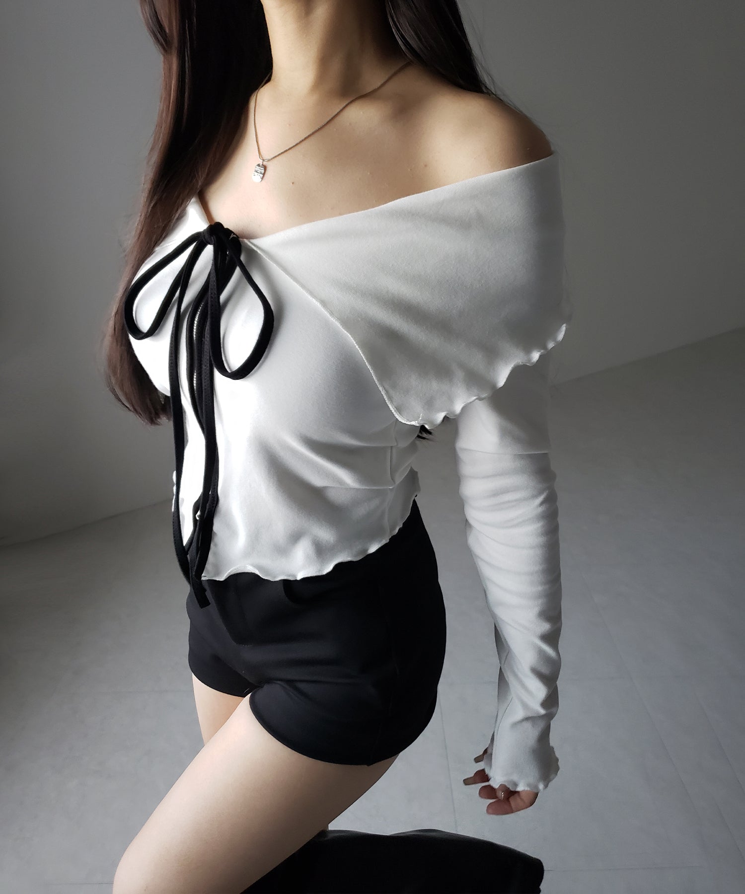 バイカラーリボンオフショルショートトップス / bicolor ribbon off shoulder short tops