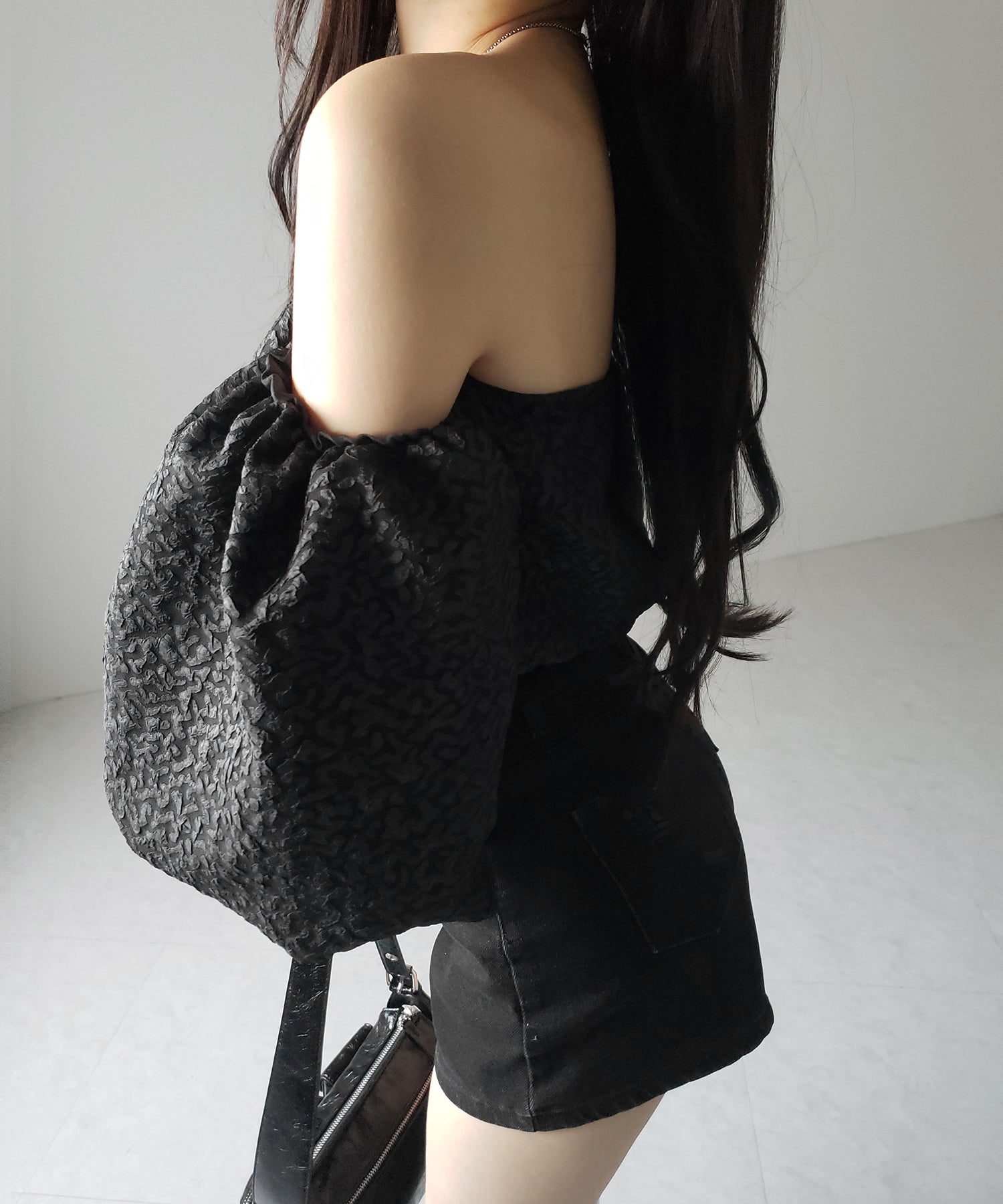 【 2color 】オフショルダーボリュームパフショートブラウス / off shoulder volume puff short blouse