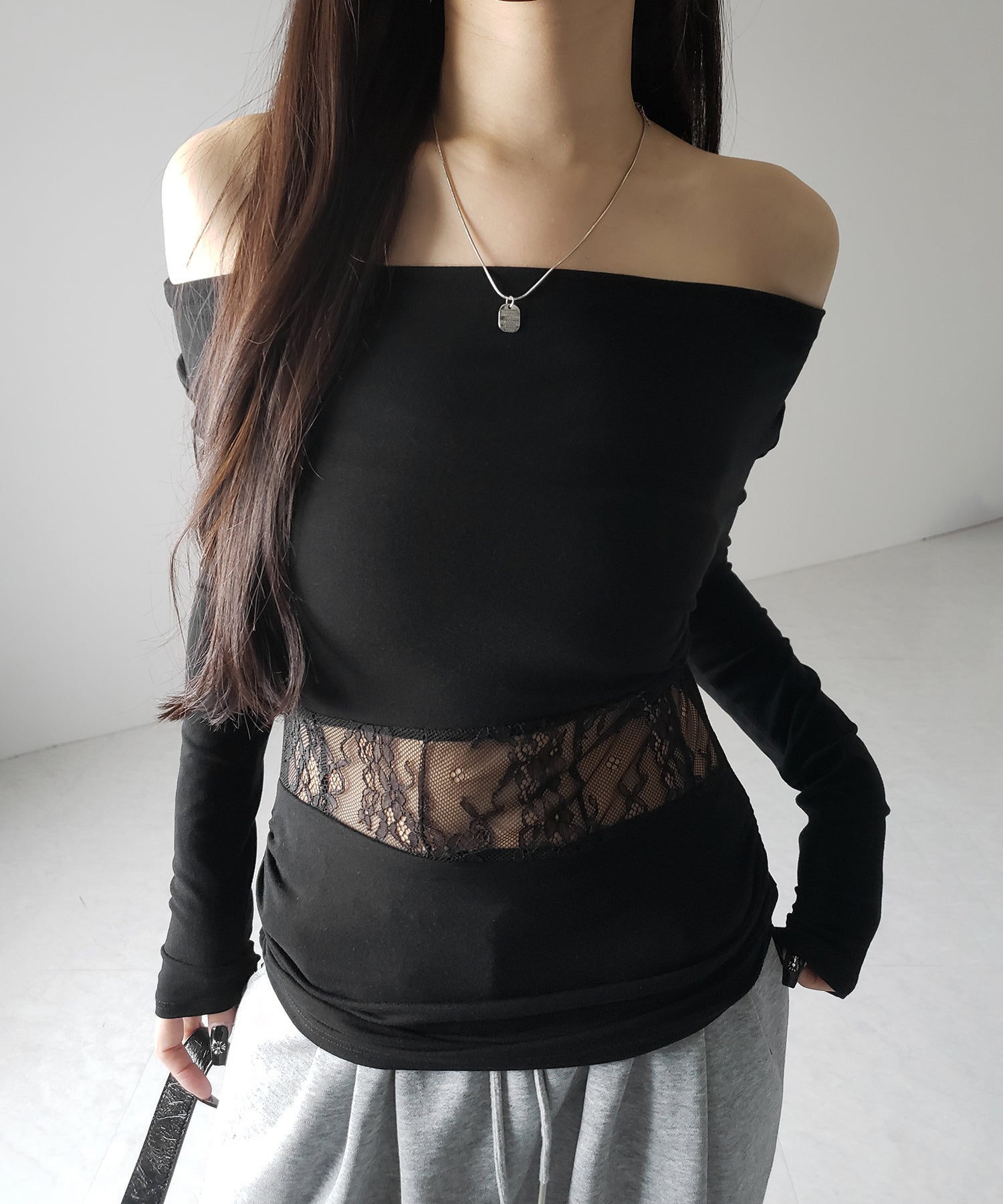 【 2color 】ウエストレースカットアウトオフショルトップス / waist lace cutout offshoulder tops