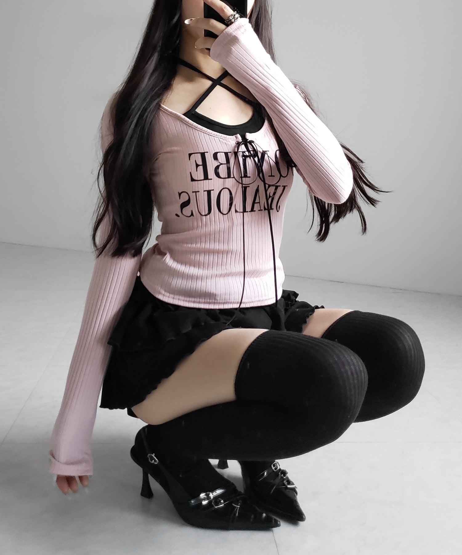 【 クロスネックにできる2WAY 】レースアップフェイクレイヤードロゴカットソートップス / laceup fake layered logo cutsew tops
