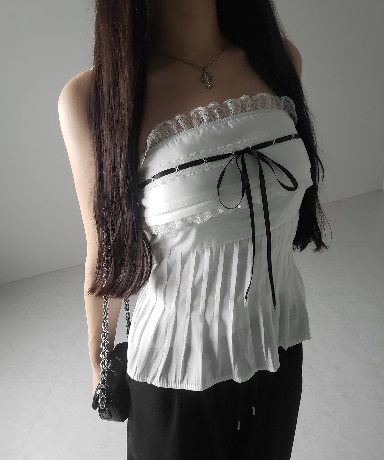 【 2color 】フロントリボンレースフレアベアトップ / front ribbon lace flare bare top