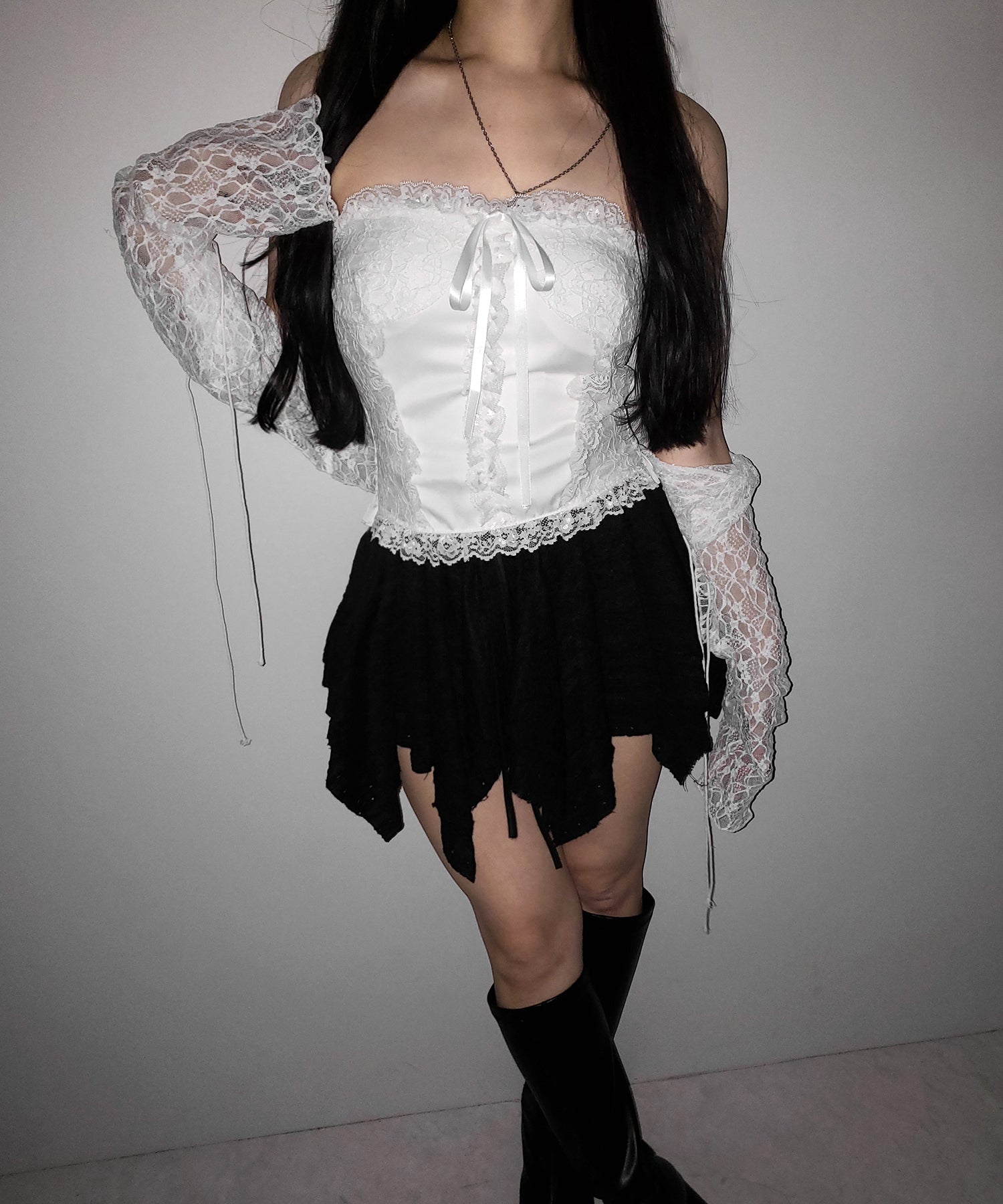 【 2color 】フロントリボンレースフリルコルセットベアトップ / front ribbon lace frill corset bare top