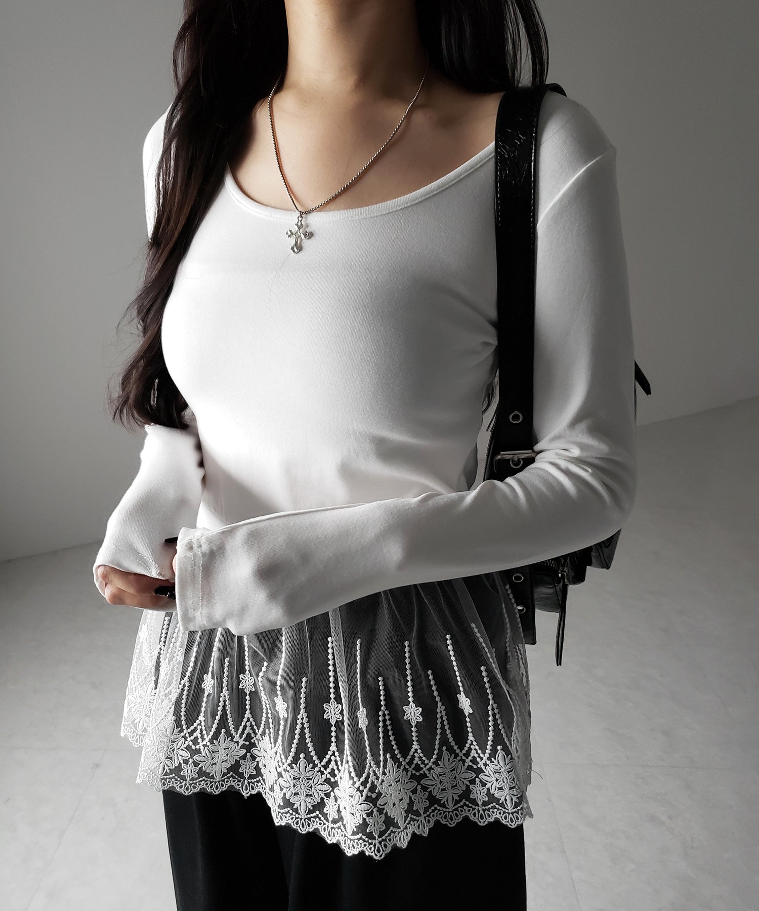 【 2color 】裾レースフリルレイヤード長袖トップス / hem lace frill layered long sleeve tops