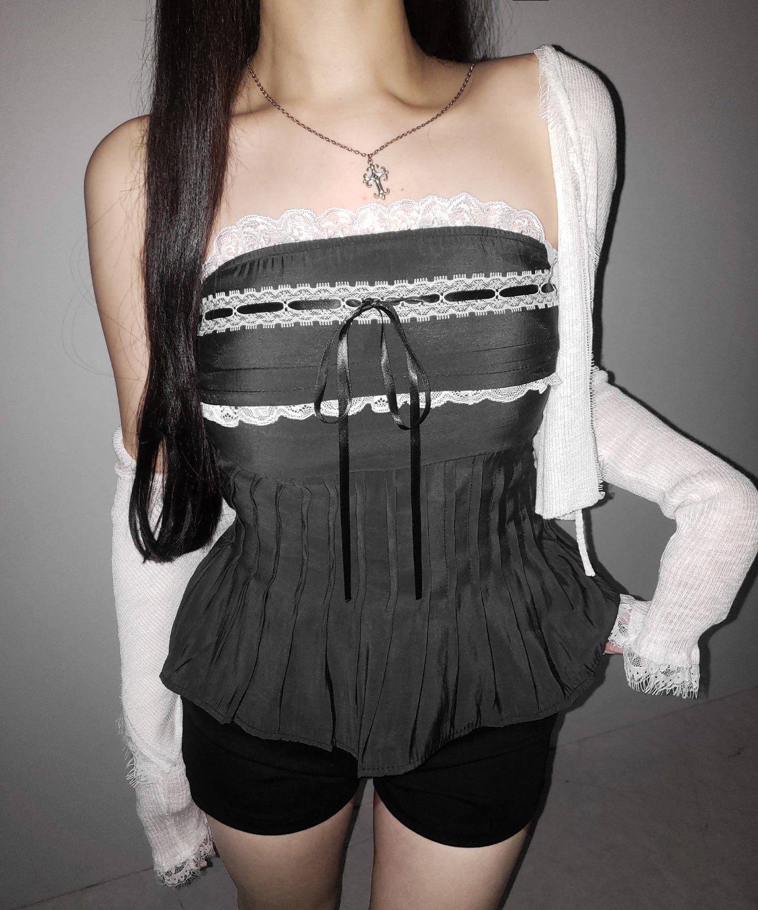 【 2color 】フロントリボンレースフレアベアトップ / front ribbon lace flare bare top