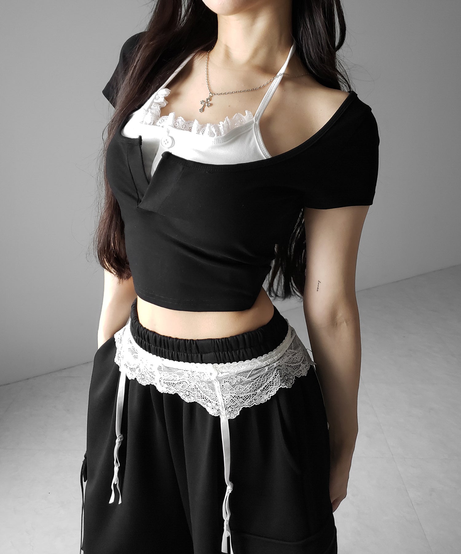 レースレイヤードドッキングスクエアネックTシャツ / Lace layered docking square neck T-shirt